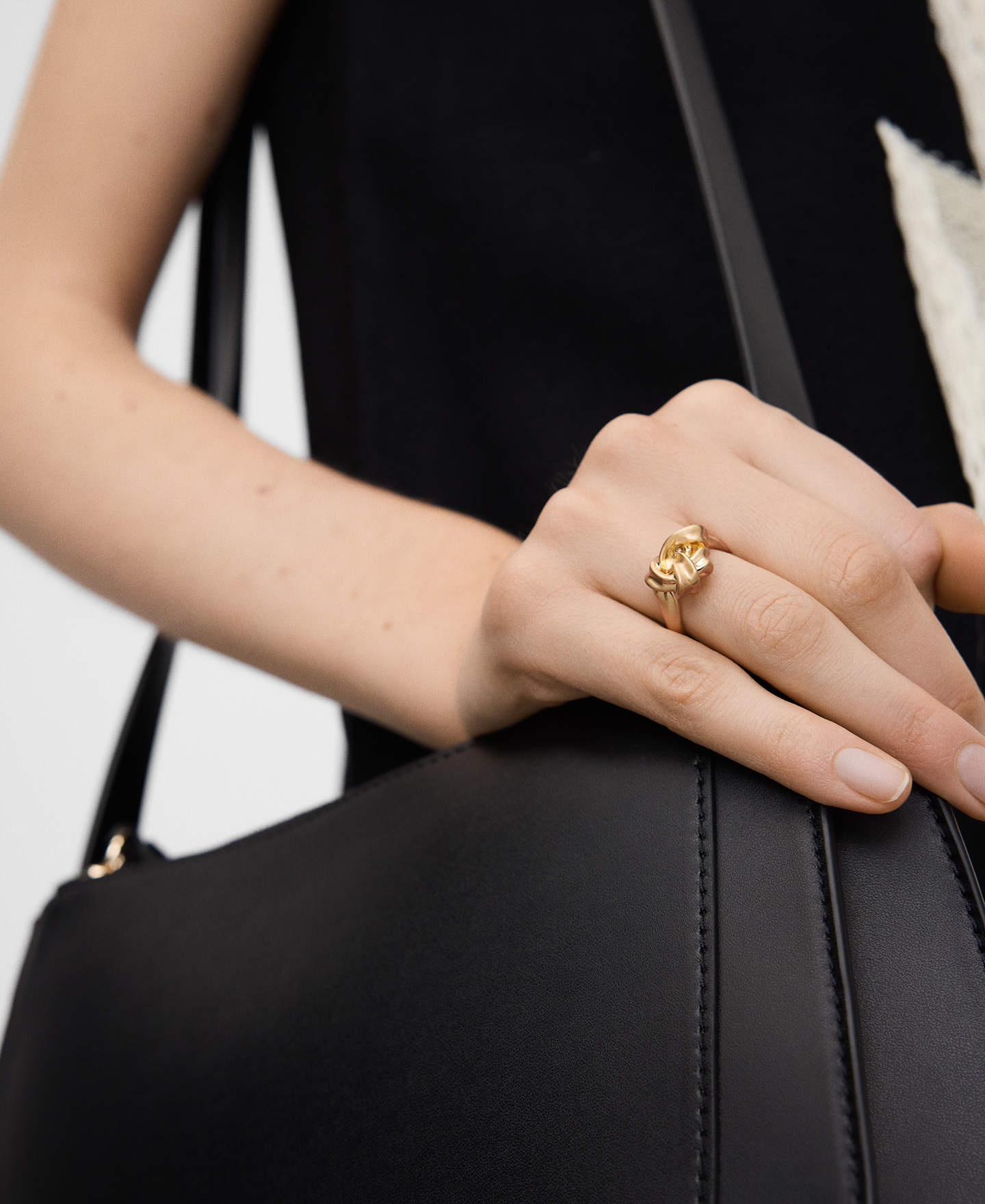 Anillo met&aacute;lico nudo image number 3