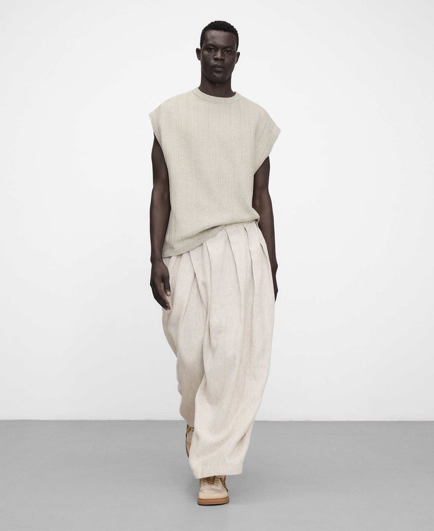 Linen cross-over pleated trousers image number 5