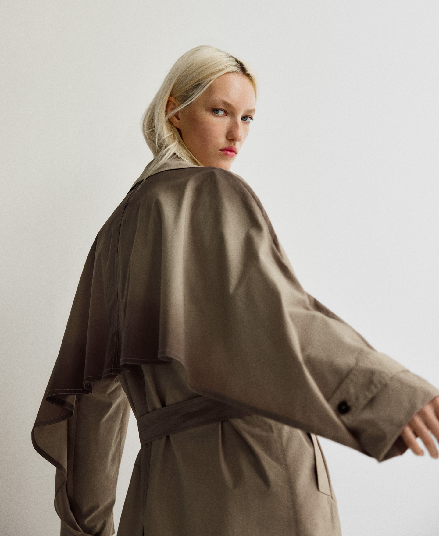 Aged-effect trench coat woman image number 3