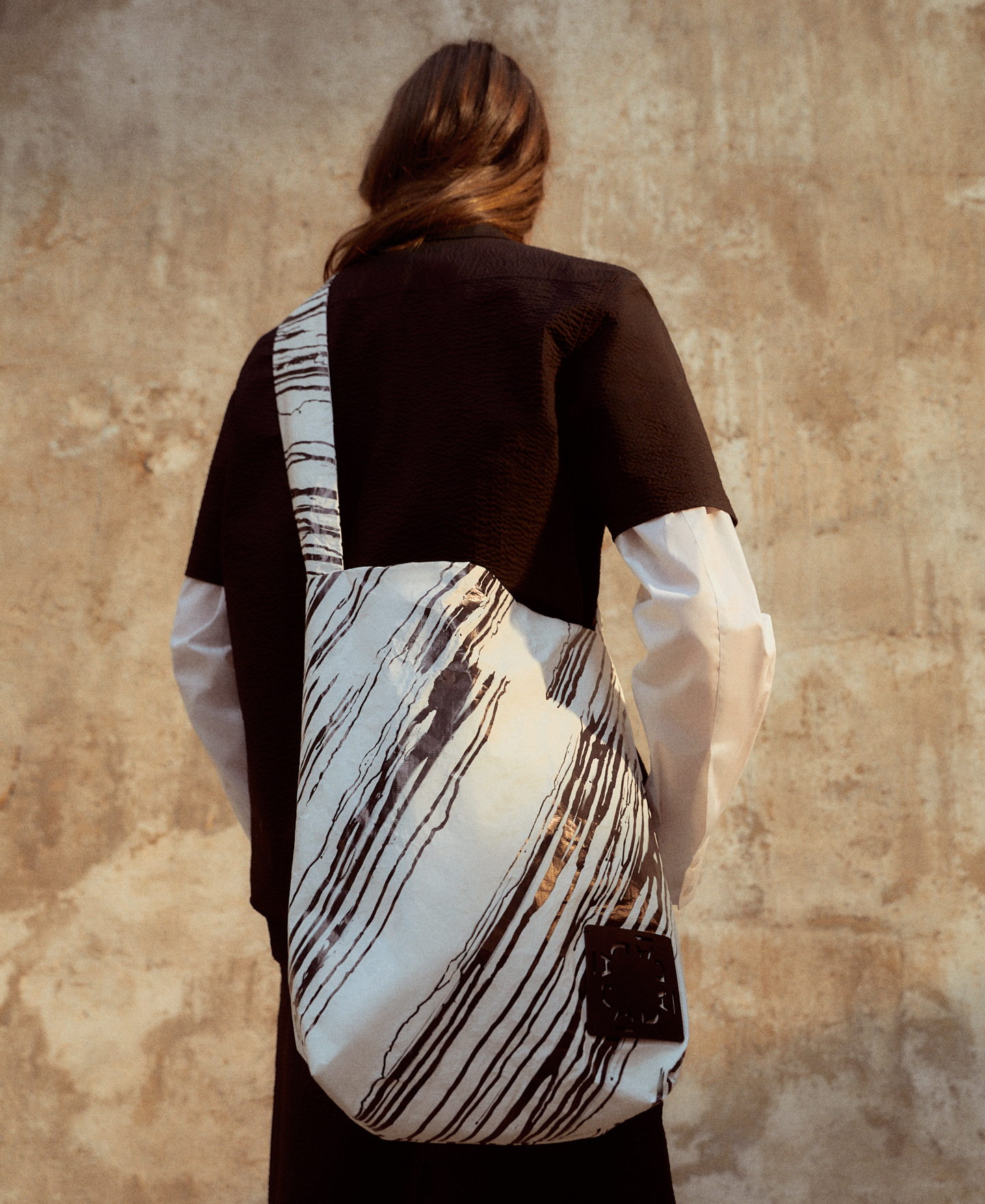 Recycled material shoulder bag image number 4