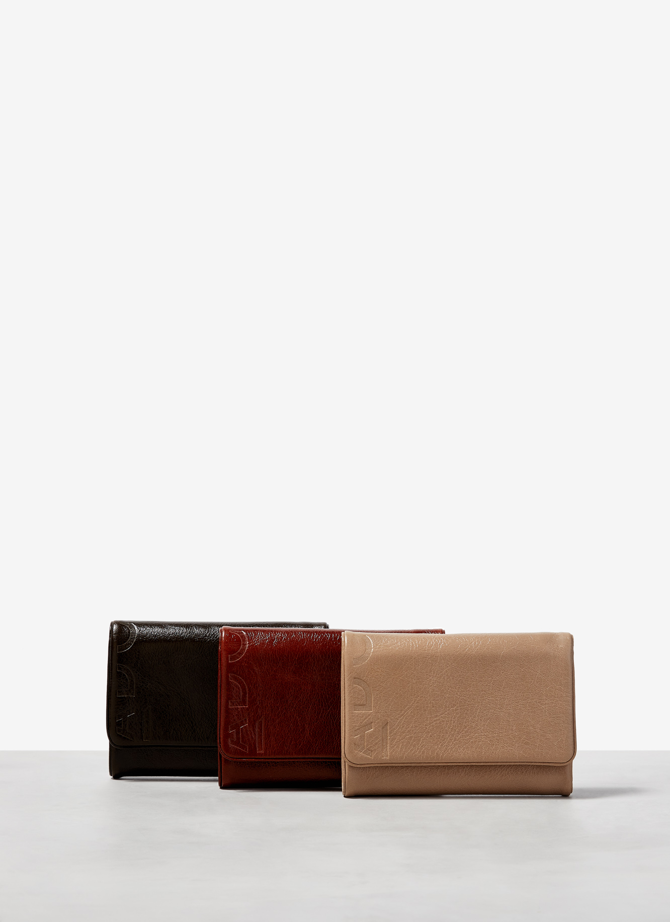 Crackled leather medium-sized wallet image number 3