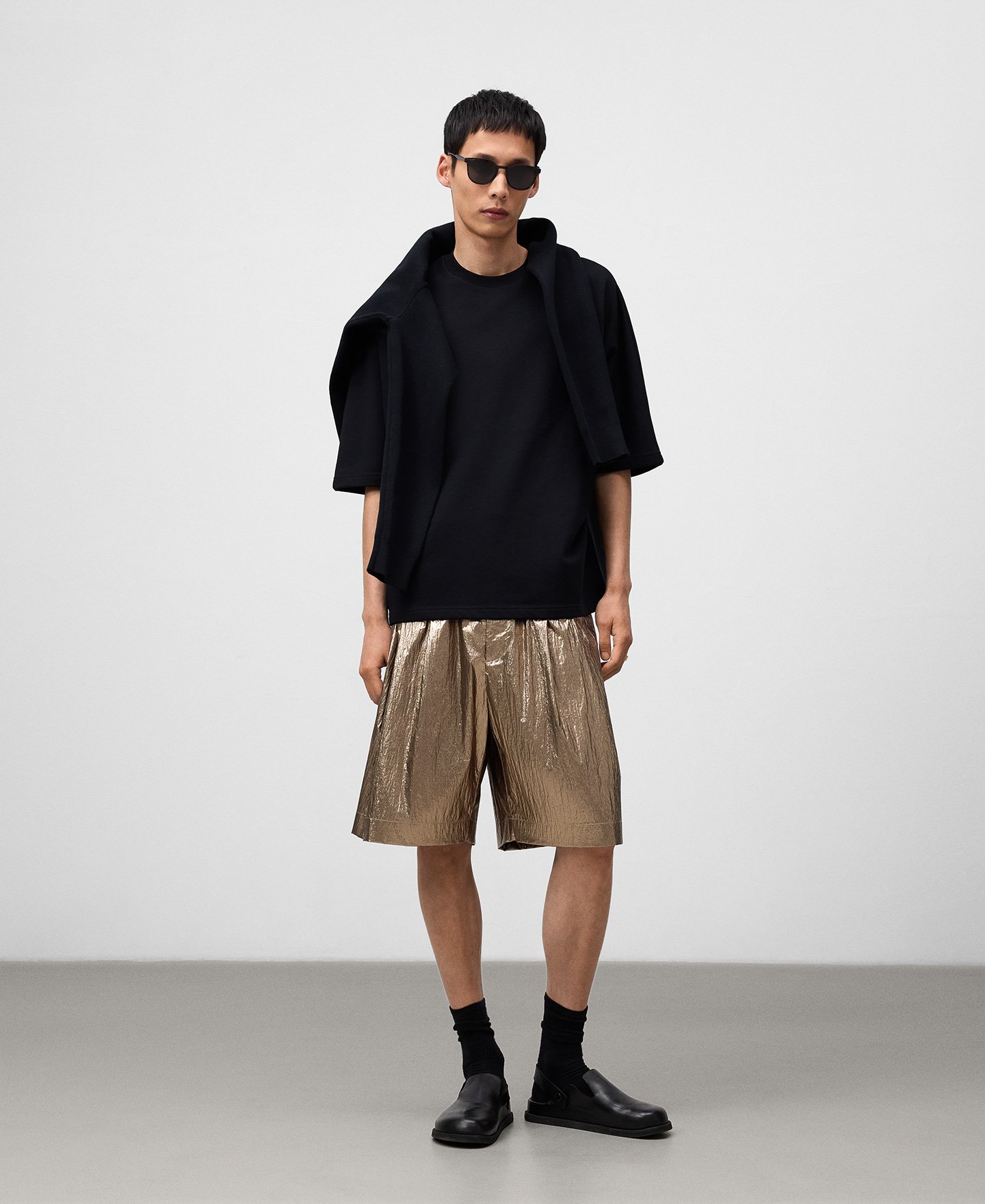 Relaxed fit metallic Bermuda shorts man image number 1