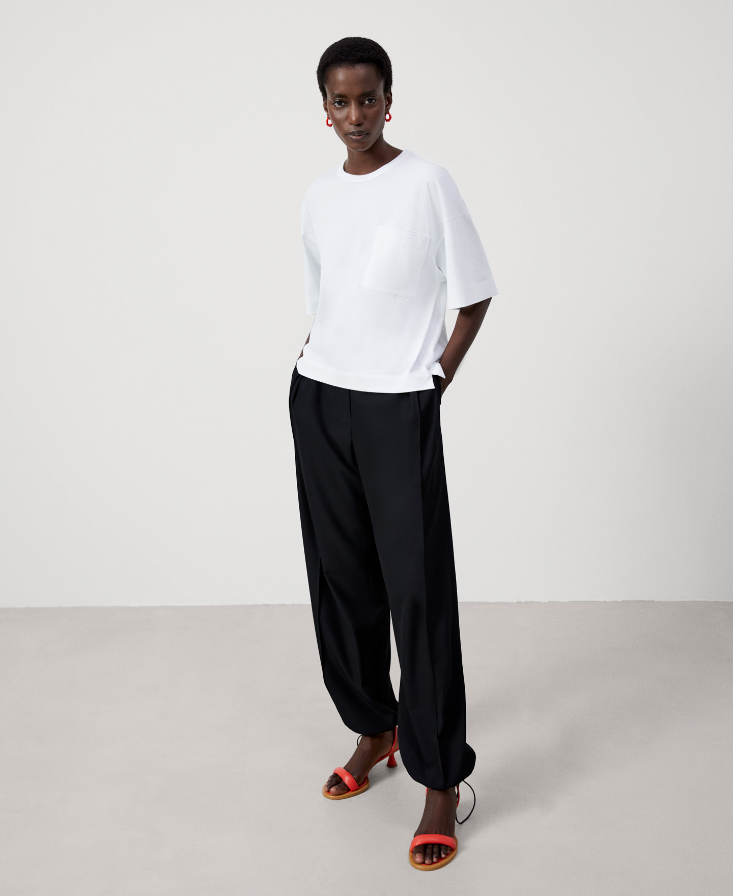 Straight line organic cotton T-shirt image number 1