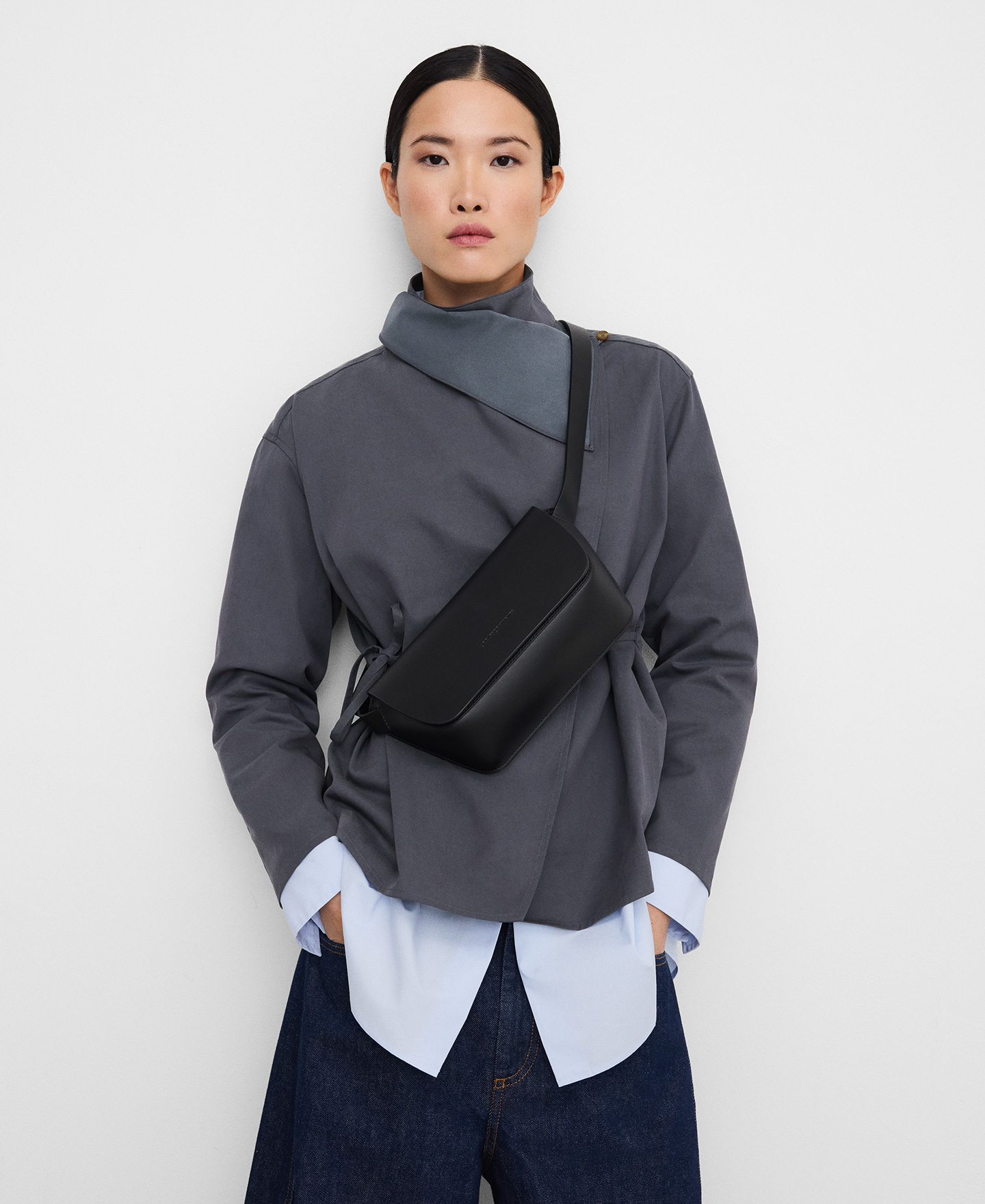 Flap leather bag woman image number 4