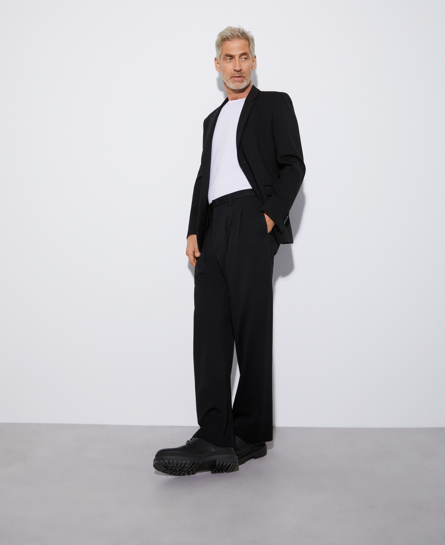 Viscose pleated trousers image number 1