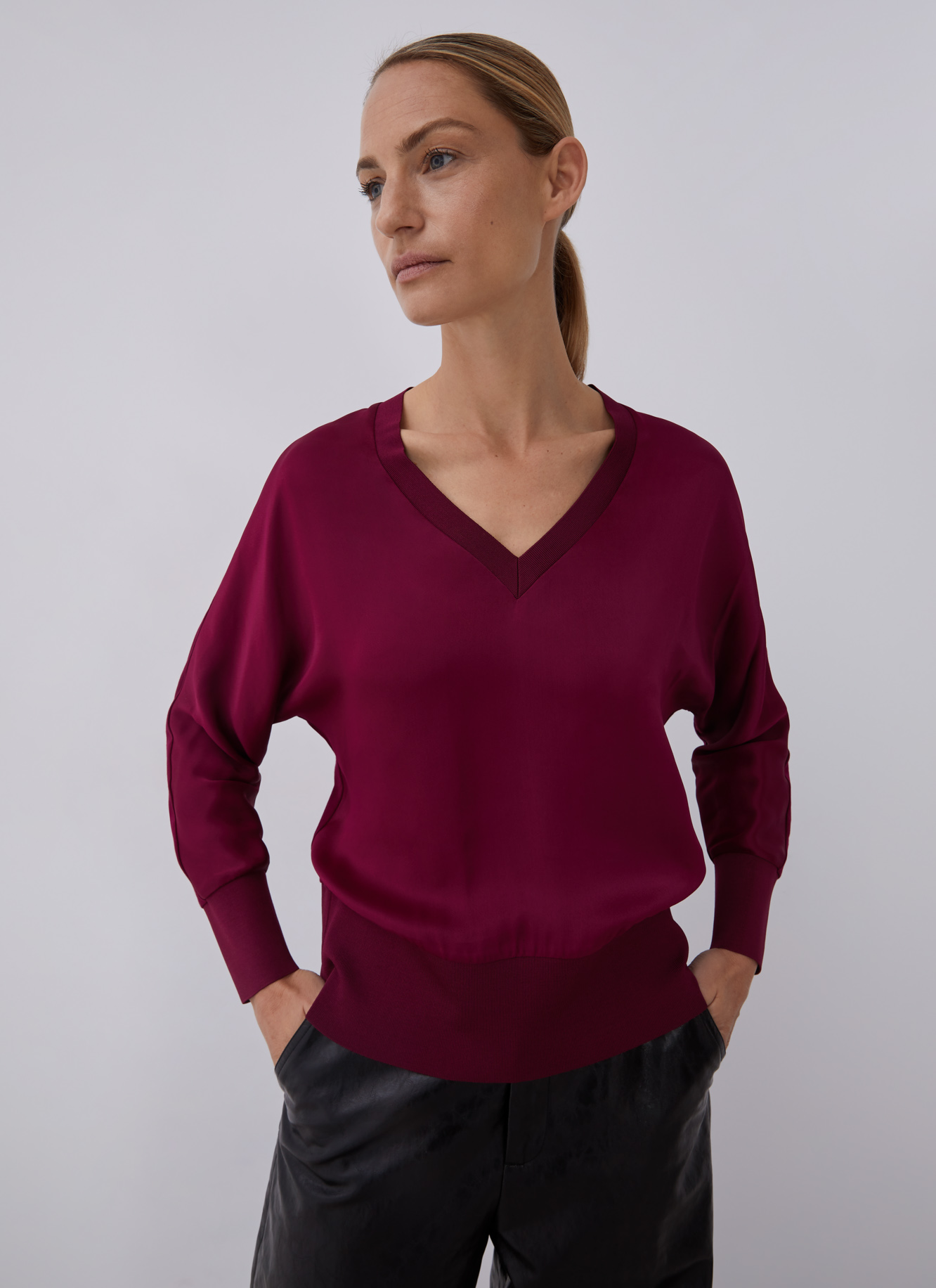 V-neck Viscose T-shirt image number 0