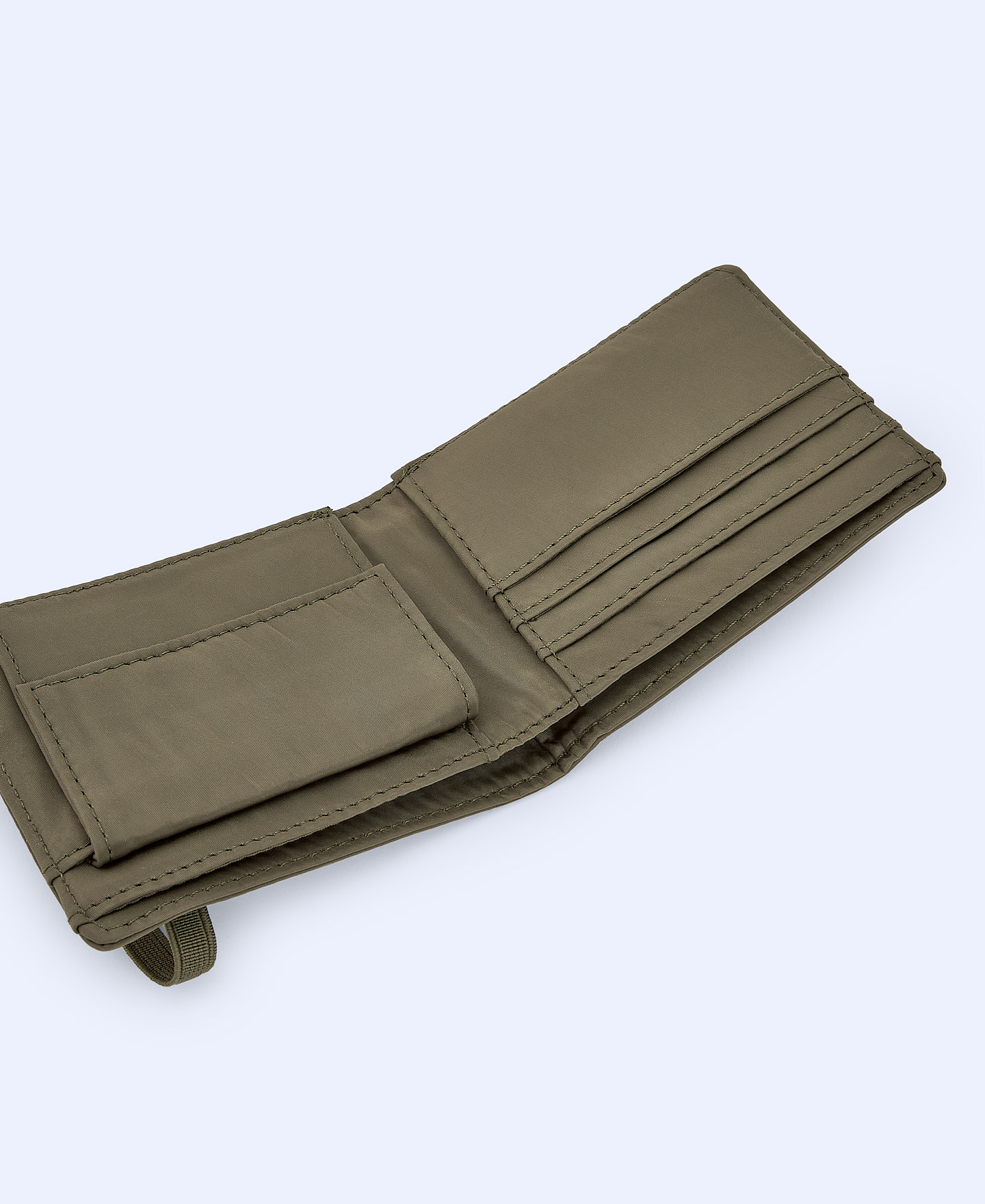 Recycled wallet elastic closure image number 1
