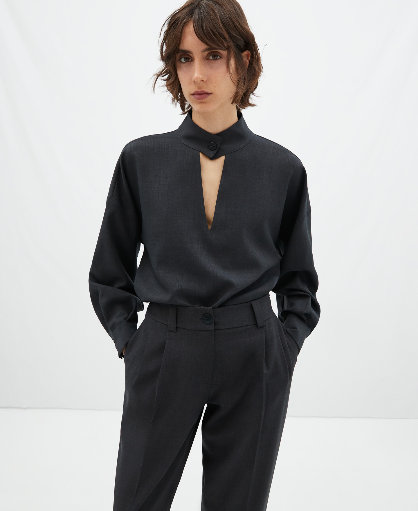 Blusa cuello mao escote pico image number 0