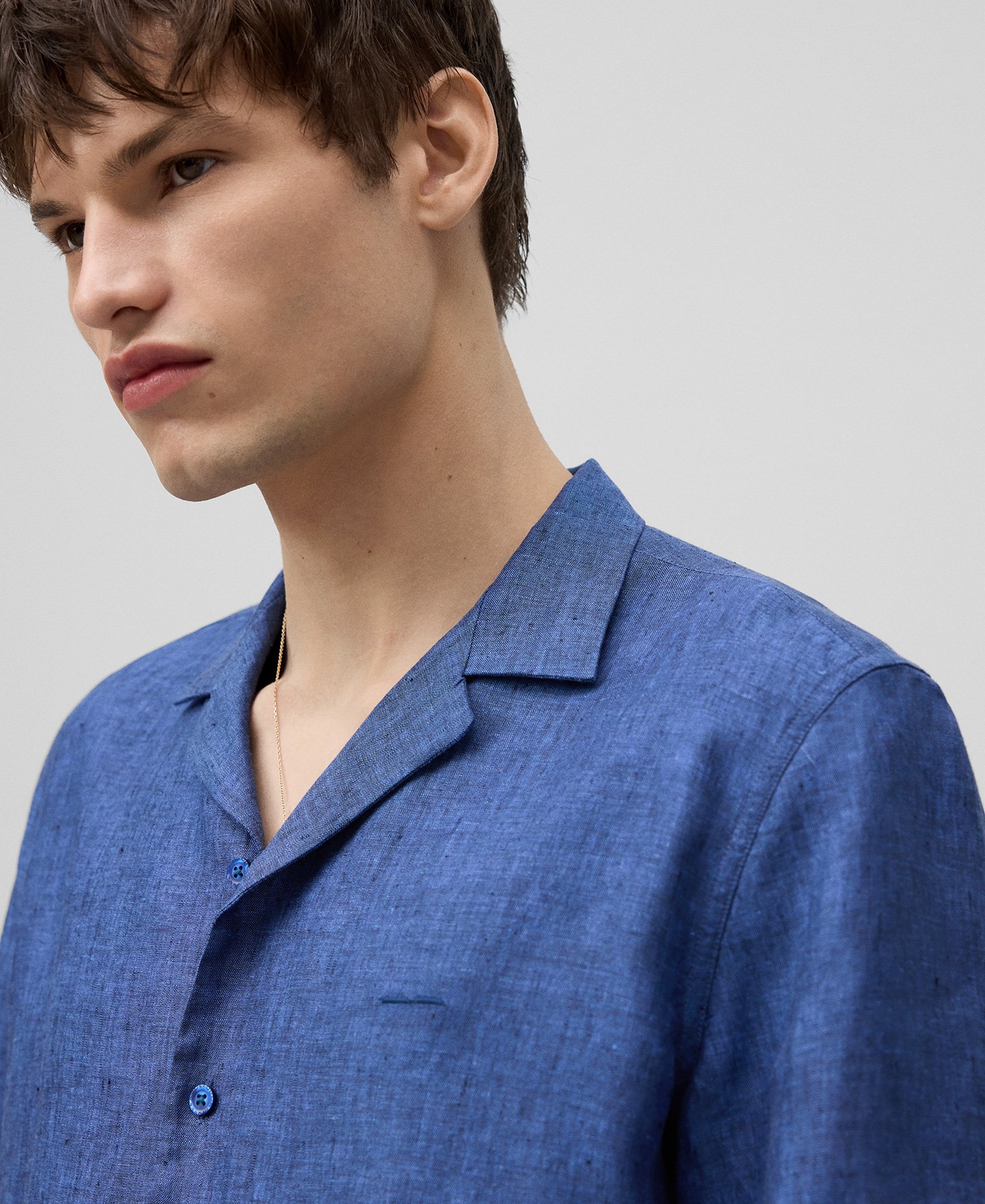 European linen bowling collar shirt man image number 3