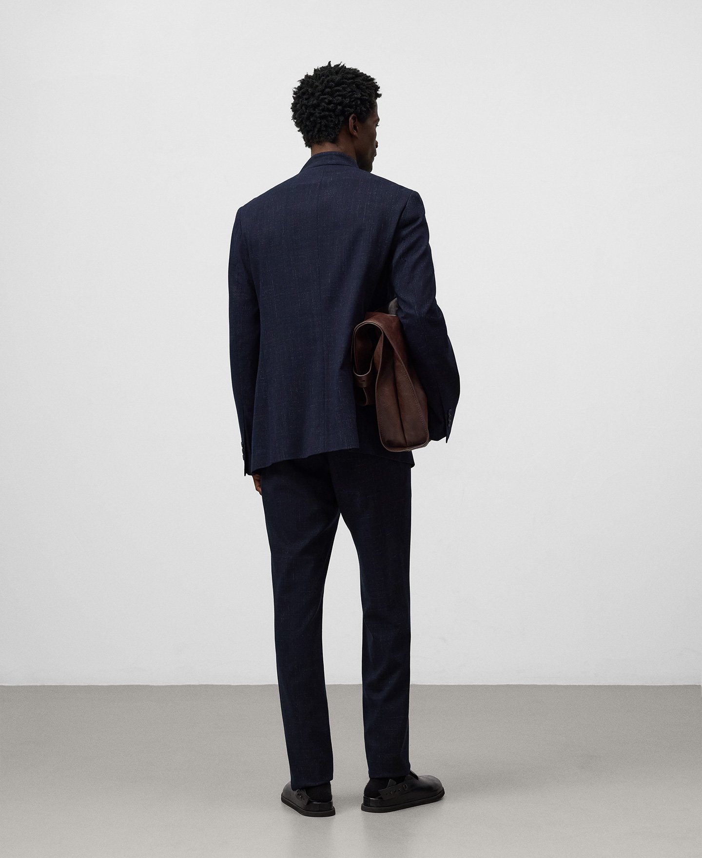 Mandarin collar structured blazer man image number 2