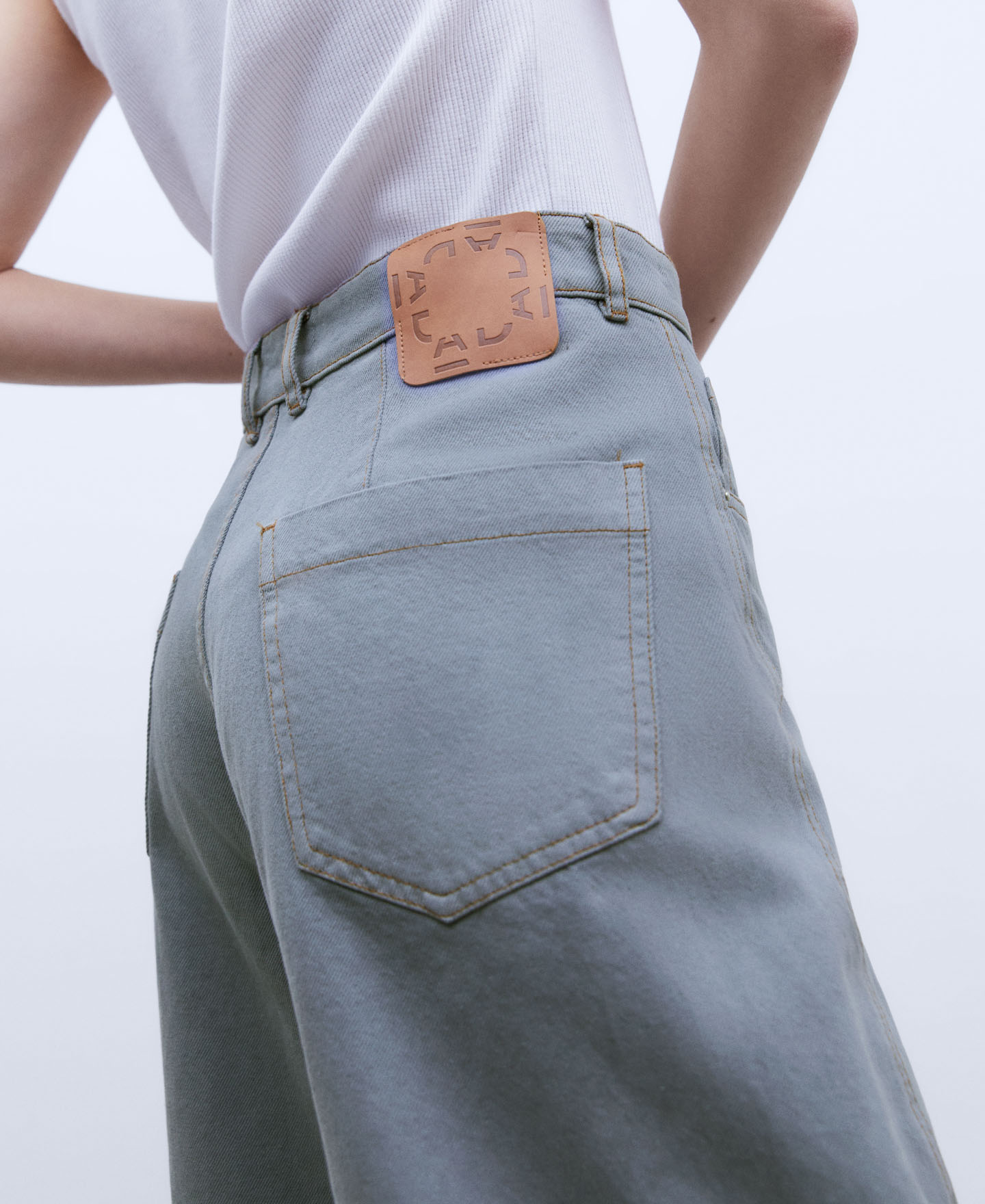 Cotton banana fit jeans image number 3