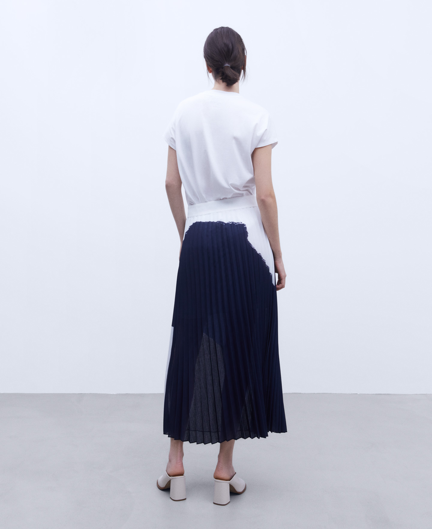 Soleil pleated long skirt image number 2