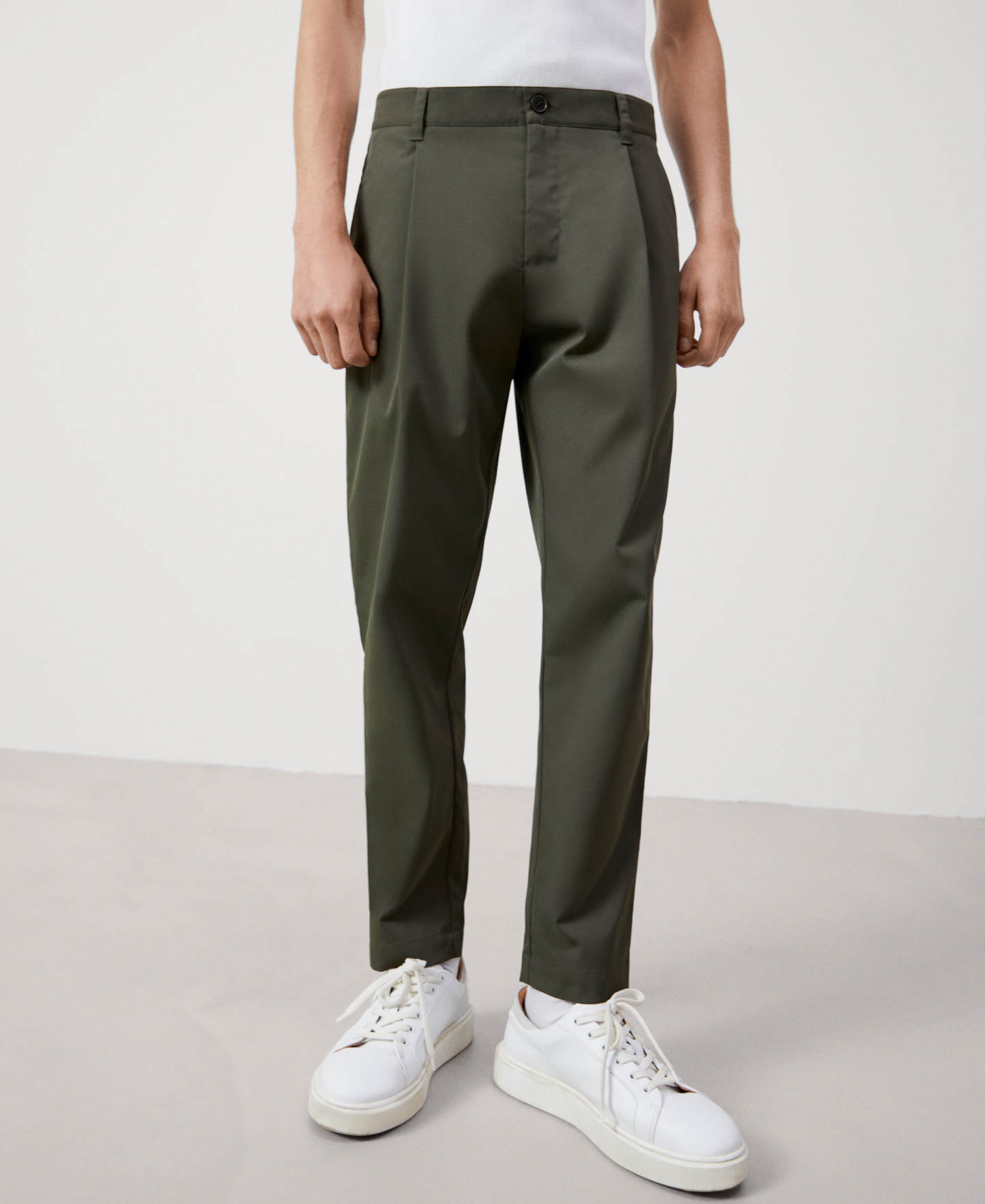 Chino trousers with recycled materials image number 0