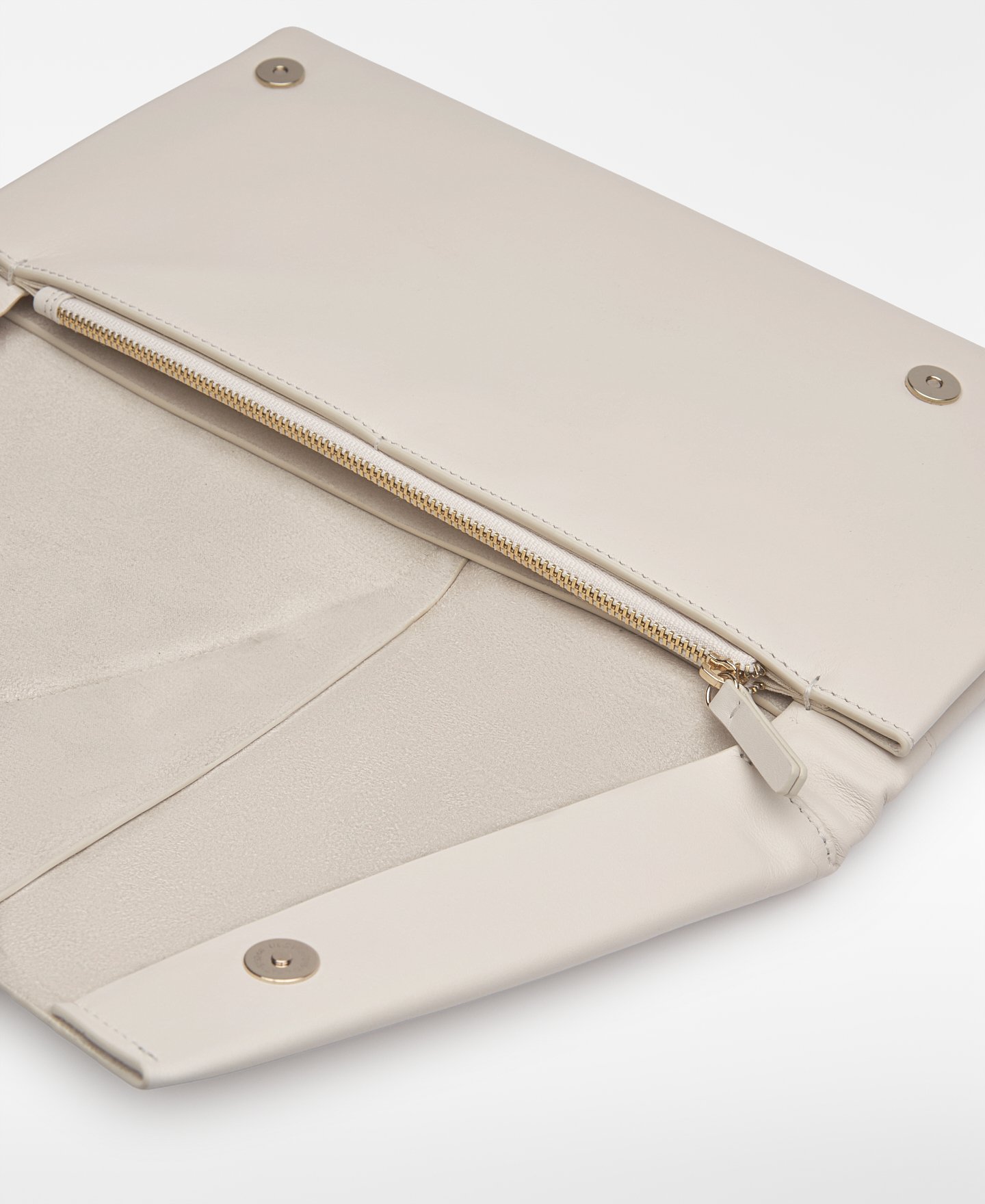 Maxi clutch piel plisada mujer image number 2