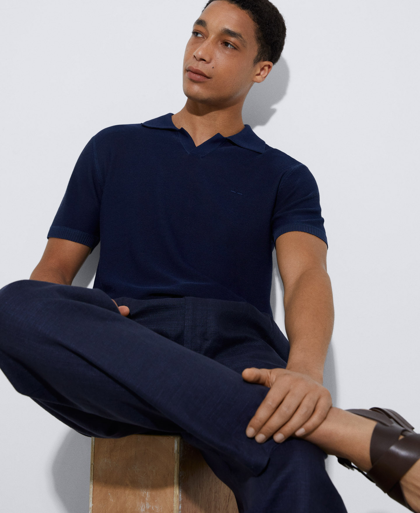 V-neck polo shirt image number 3