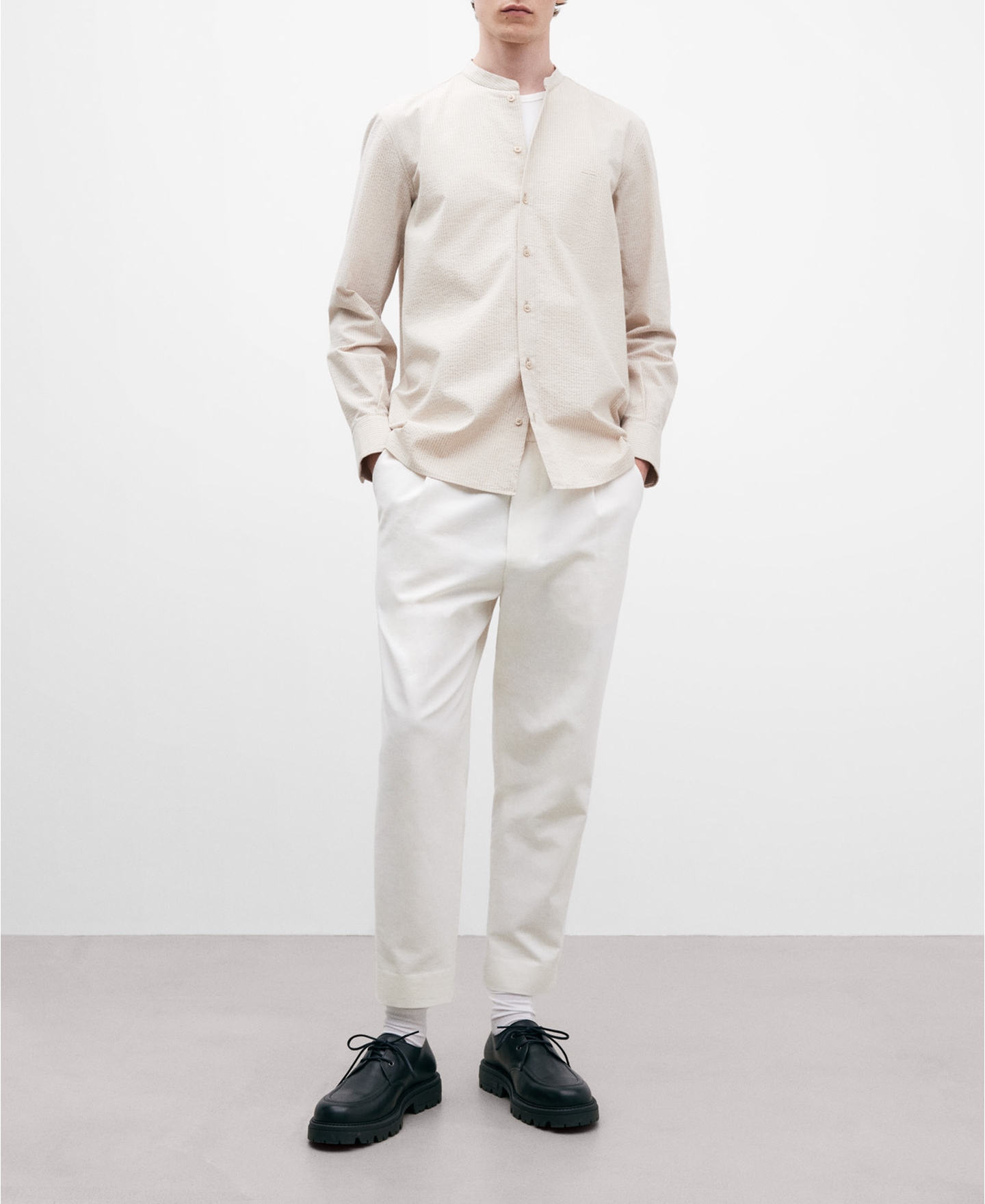 White jogger trousers image number 1