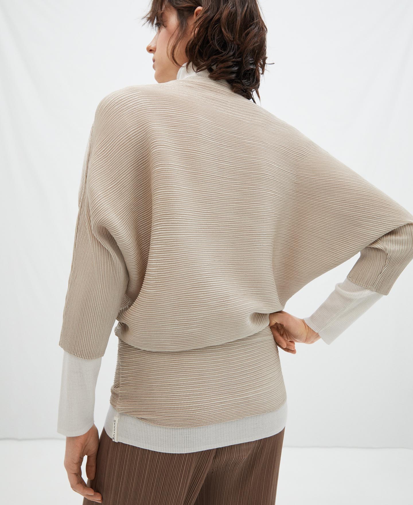 Jersey cuello pico en crinkle image number 2