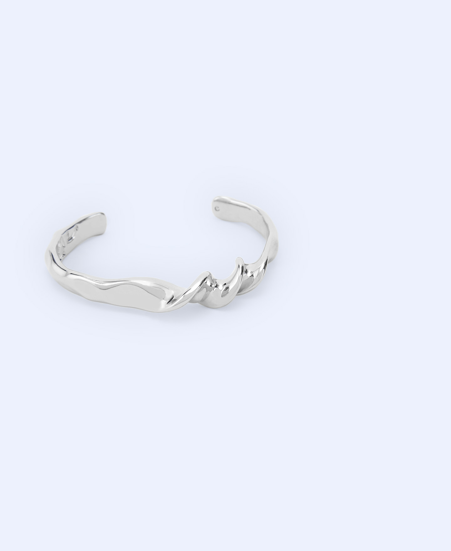Metal Torsion motif bracelet image number 1