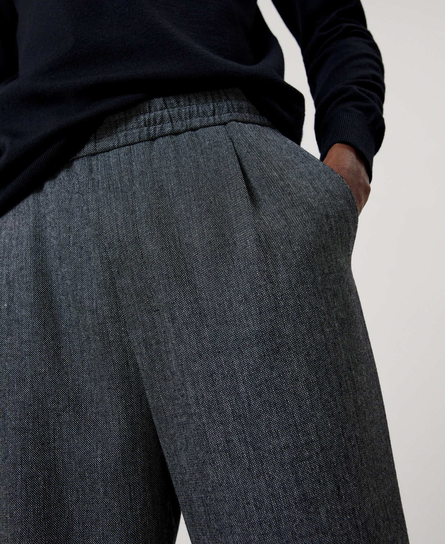 Pantalón de pinzas semientallado image number 3
