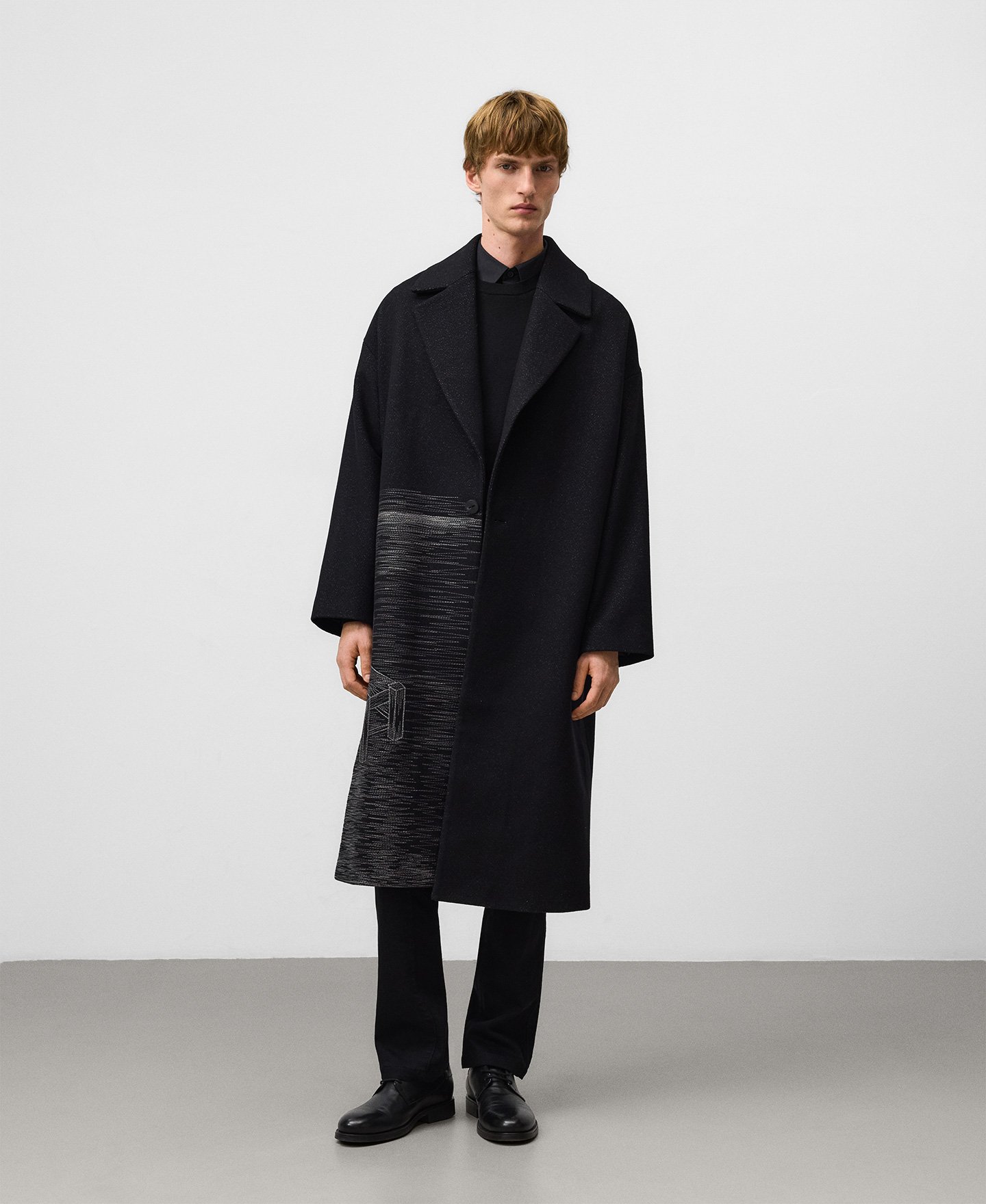 Abrigo sastre oversize bordado hombre image number 1