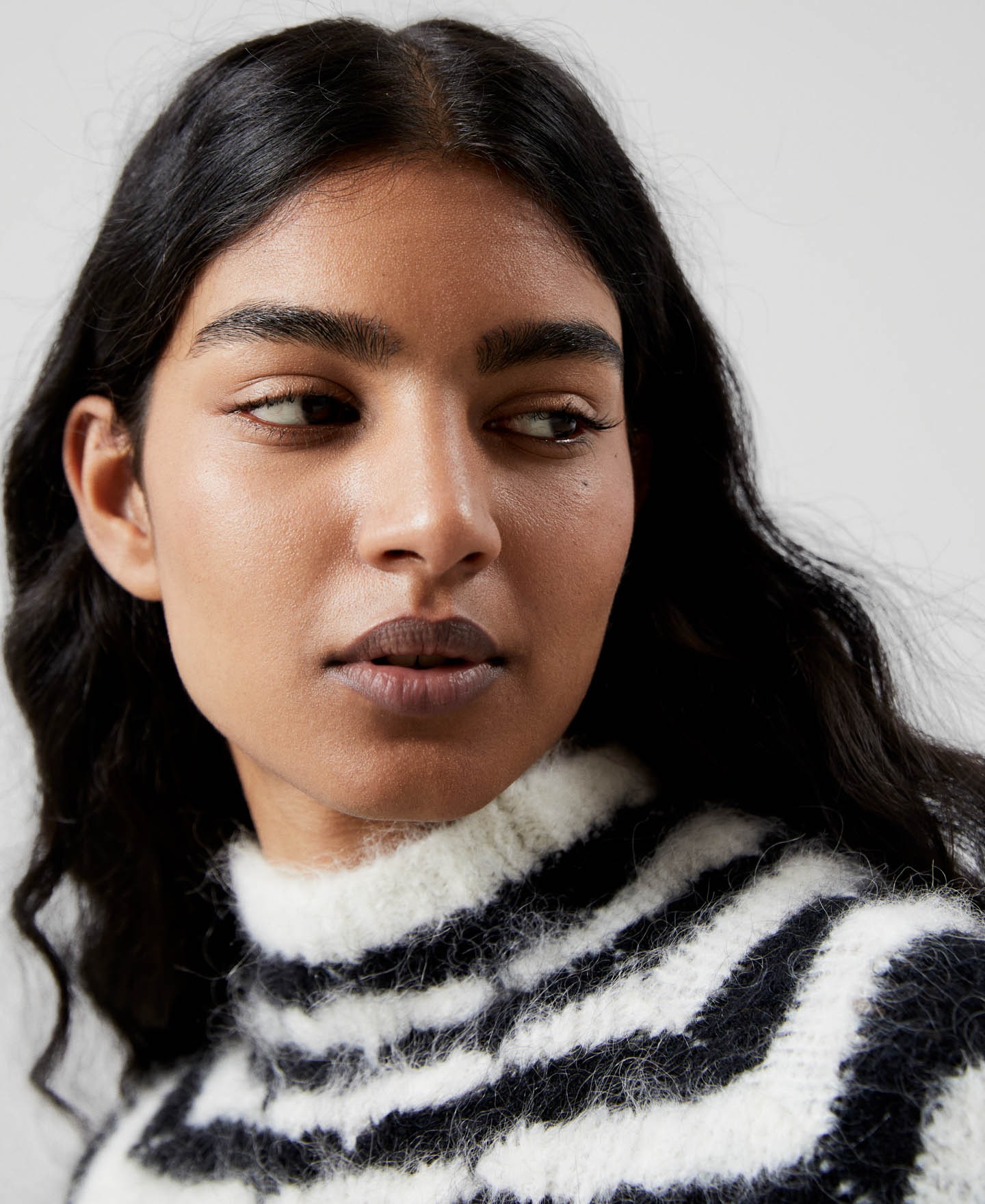 Raglan sleeve funnel collar sweater image number 3