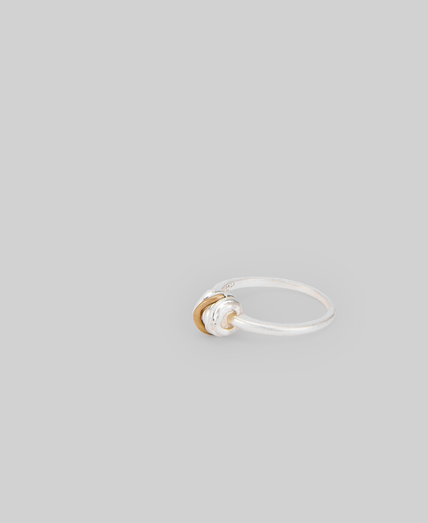 Anillo met&aacute;lico tubulares bicolor mujer image number 2