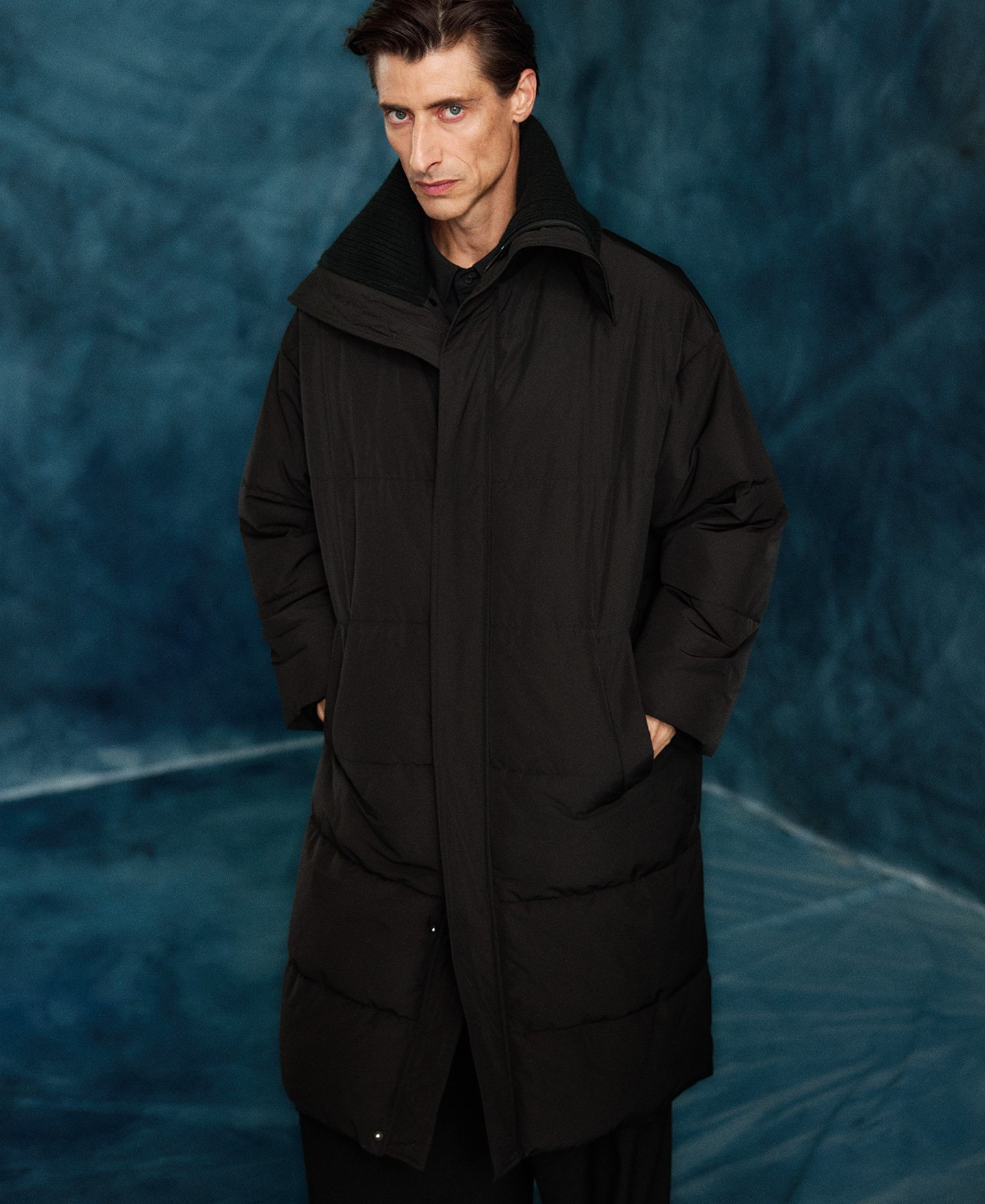 Abrigo oversize acolchado hombre image number 0