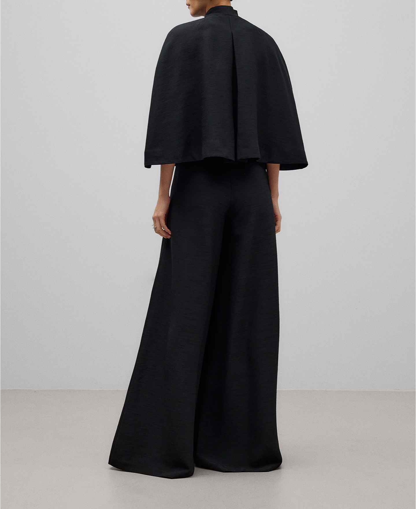 Black cross-front cape woman image number 2