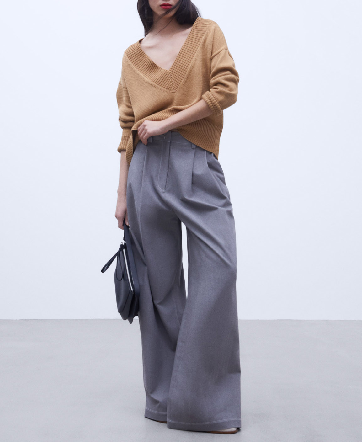 V-neckline knitted sweater image number 1