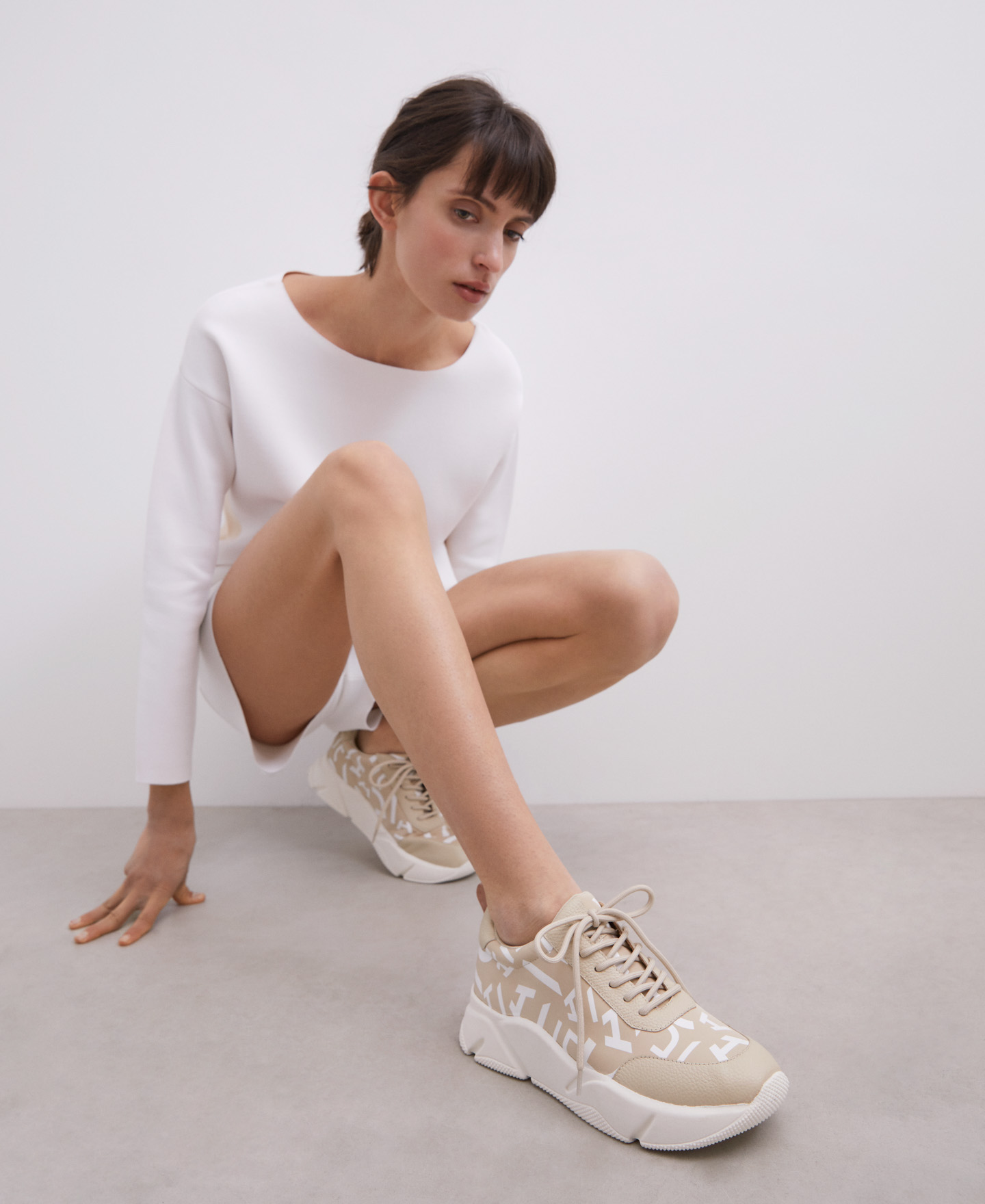 Logotype sneaker image number 3