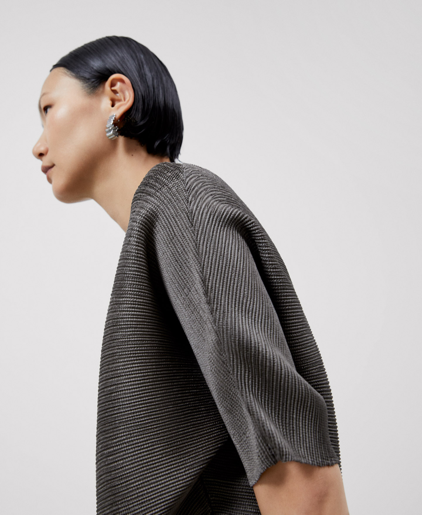 Crinkle bat sleeve sweater image number 3