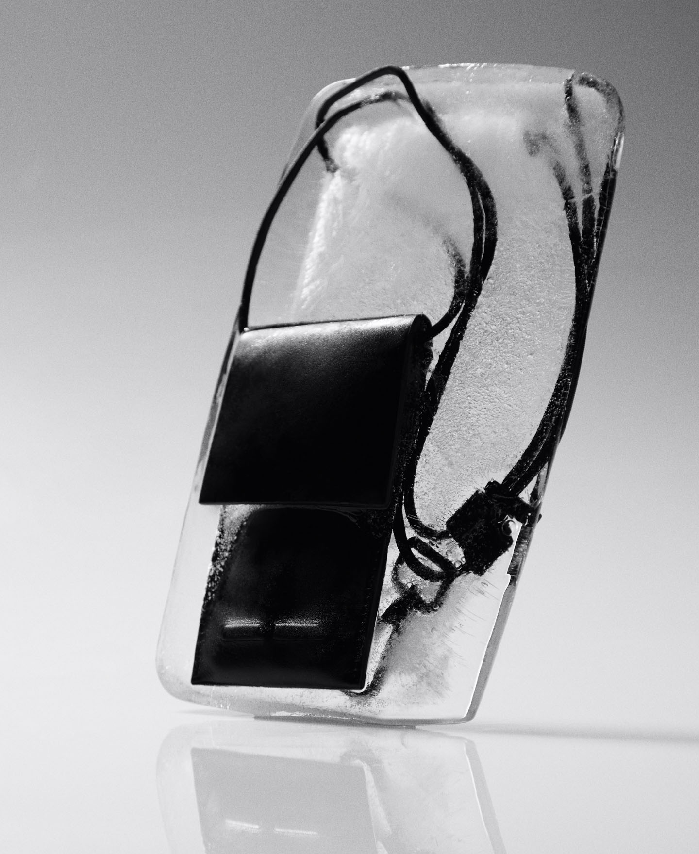 Responsible leather card holder image number 0