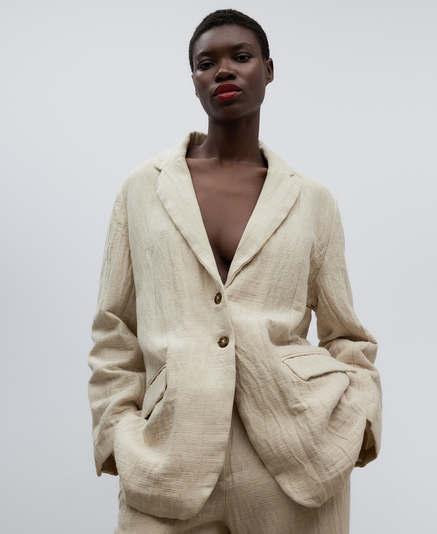 Tailored beige blazer woman image number 0