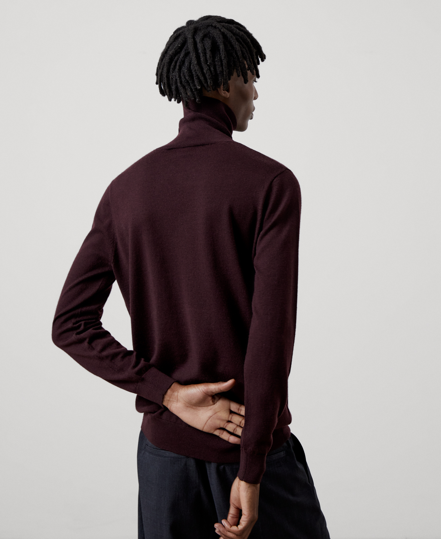 Jersey cuello alto en lana merino image number 2