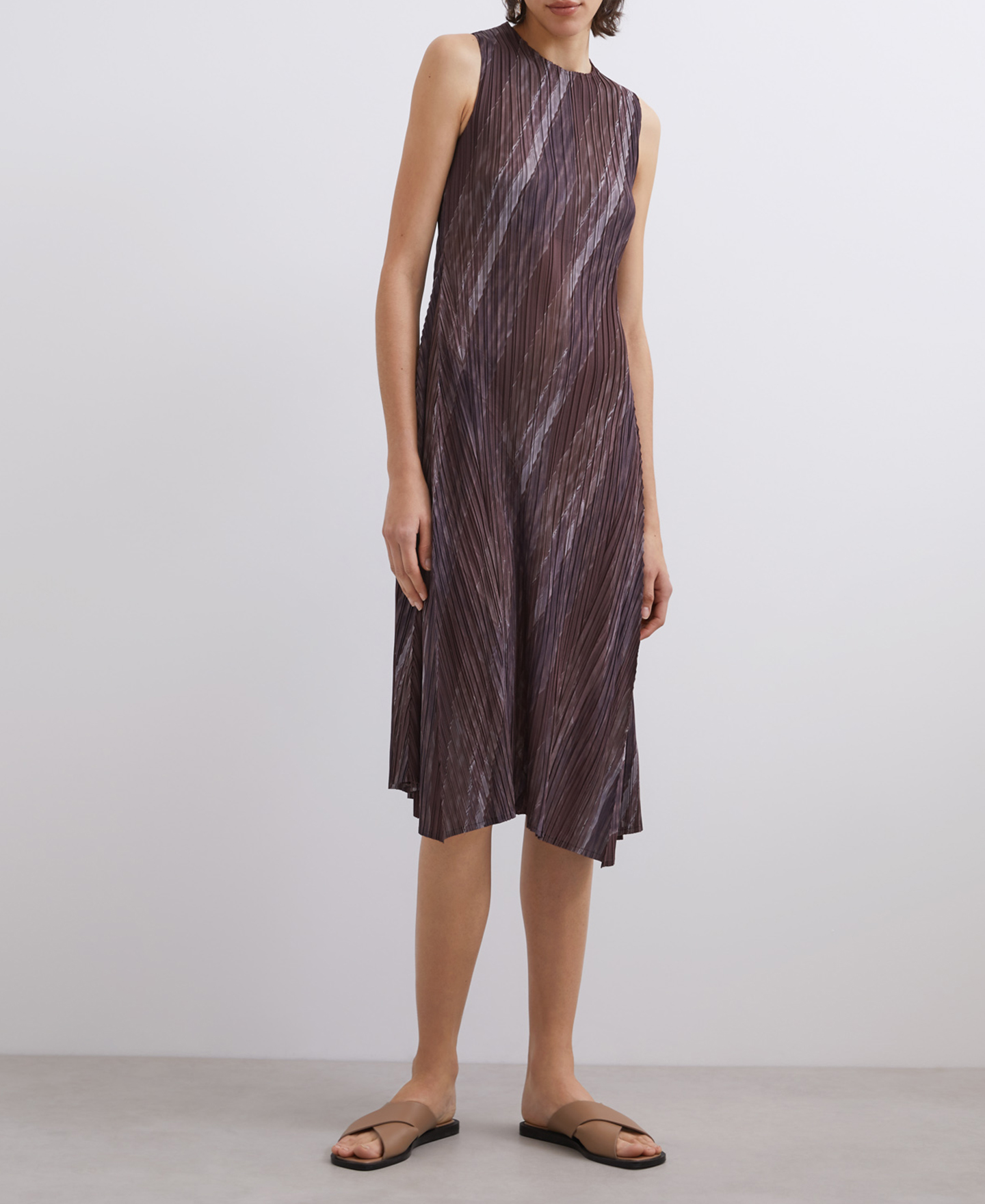 Vestido midi plisado estampado image number 3