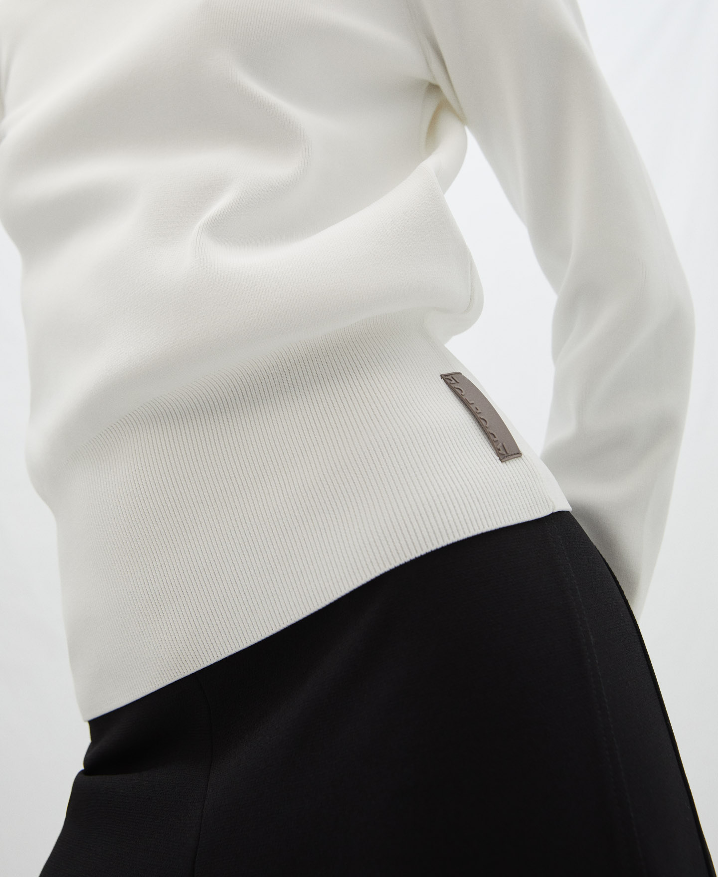 Jersey punto goma en viscosa y nylon image number 3