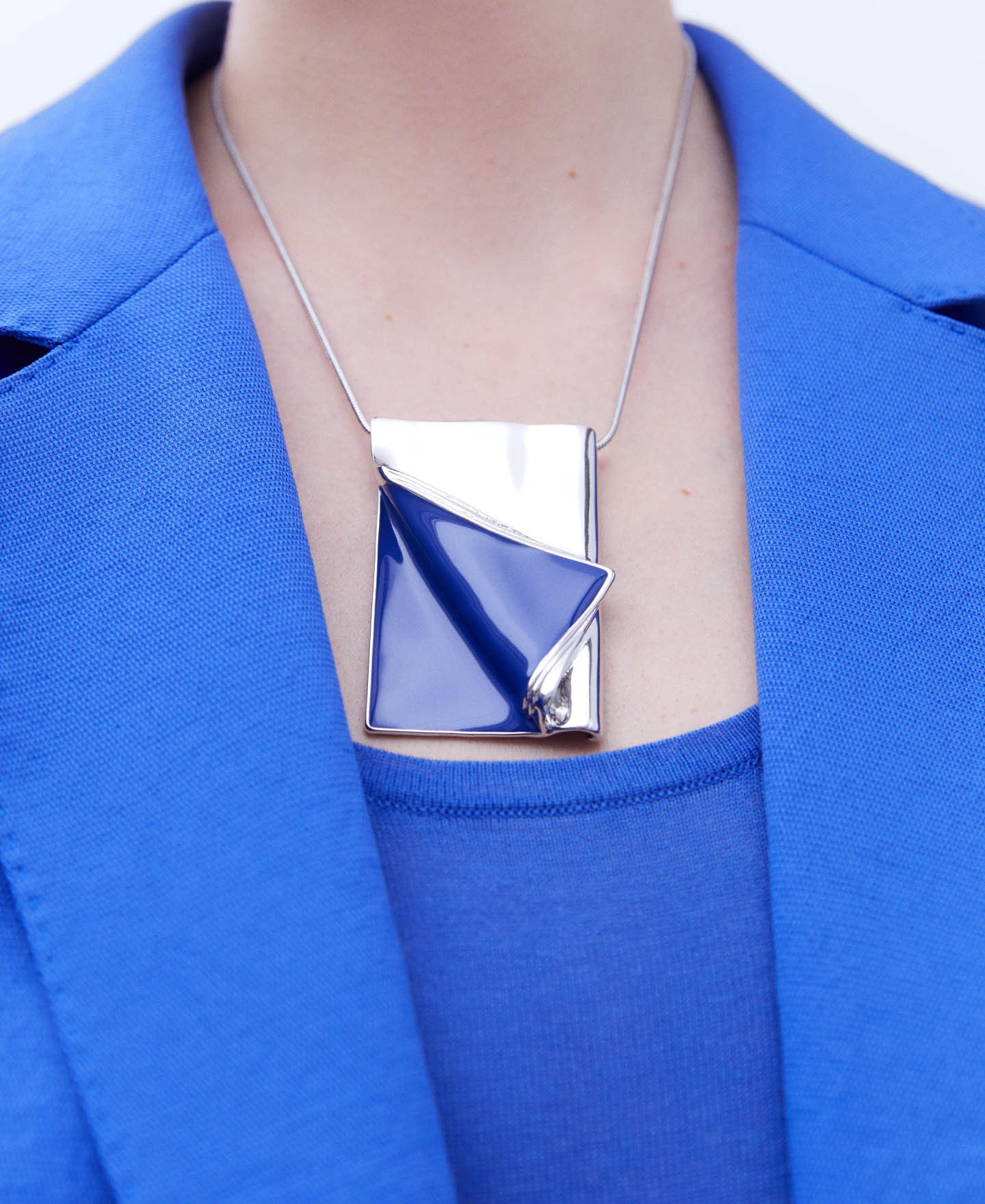 Zinc and resin notebook pendant image number 3