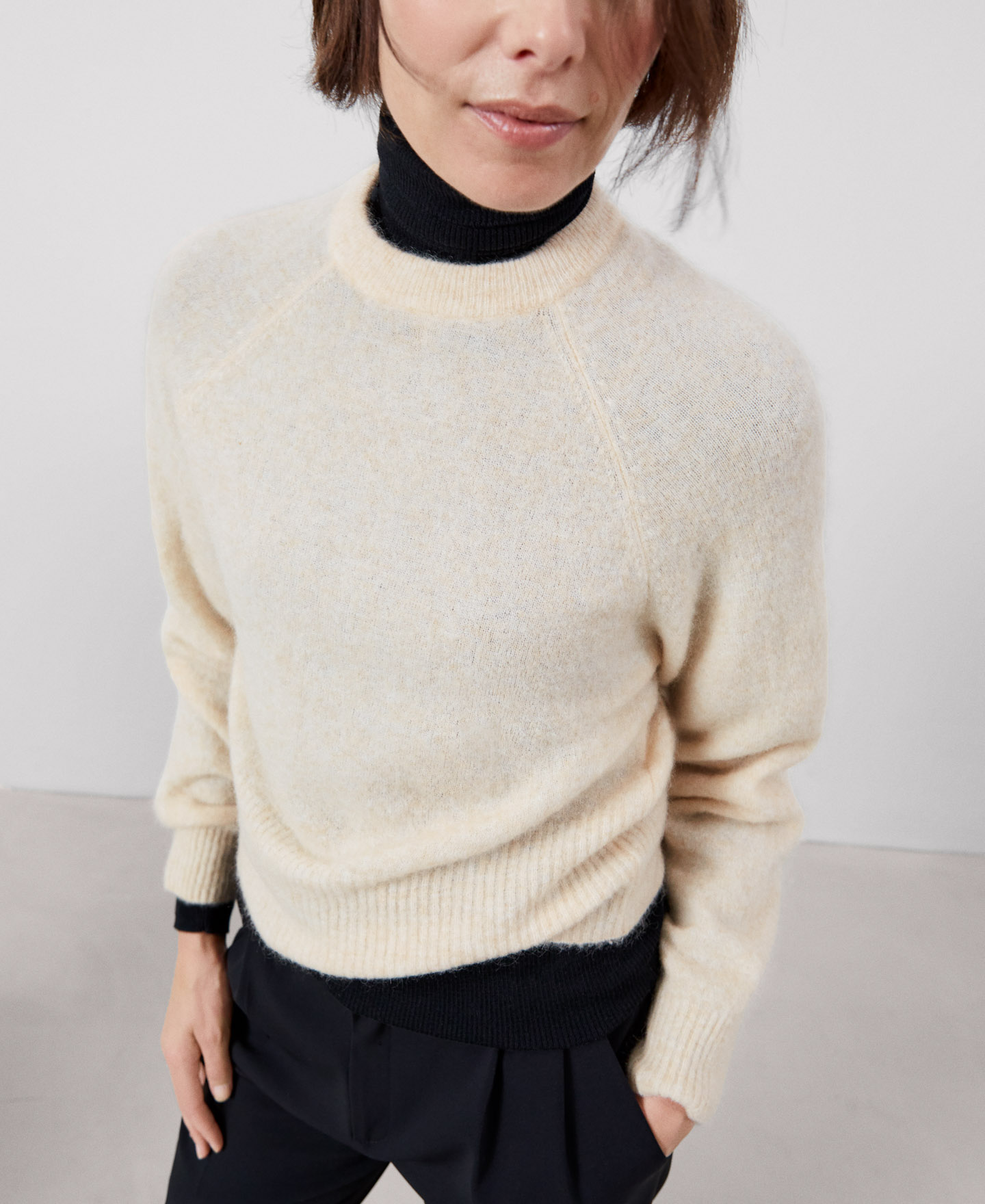 Mohair short sweater image number 3