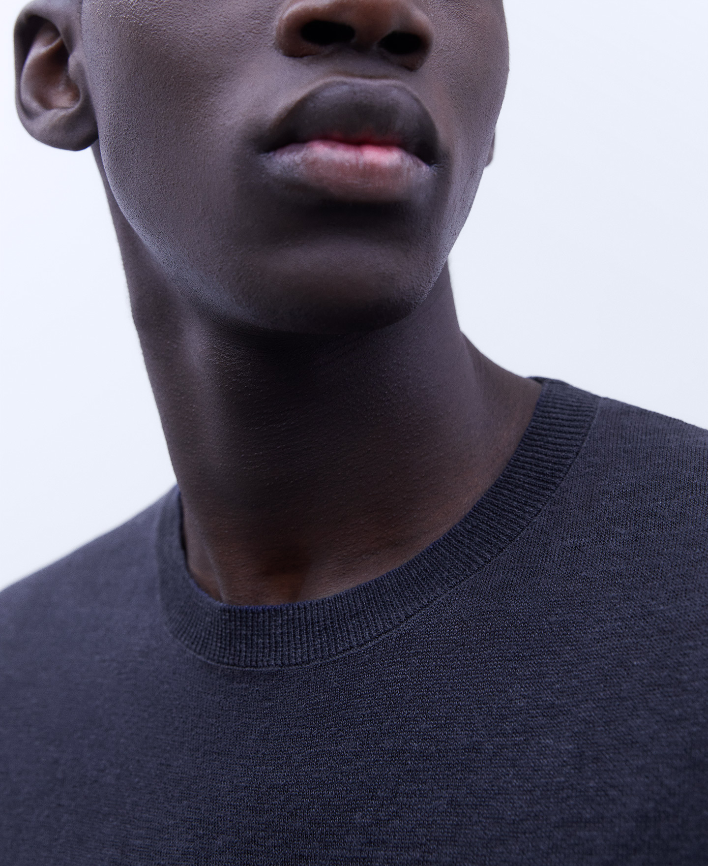 Linen and viscose crew neck t-shirt image number 3