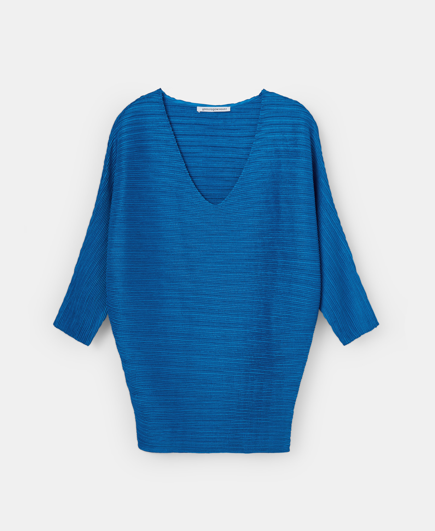 Crinkle top with v-neckline image number 4