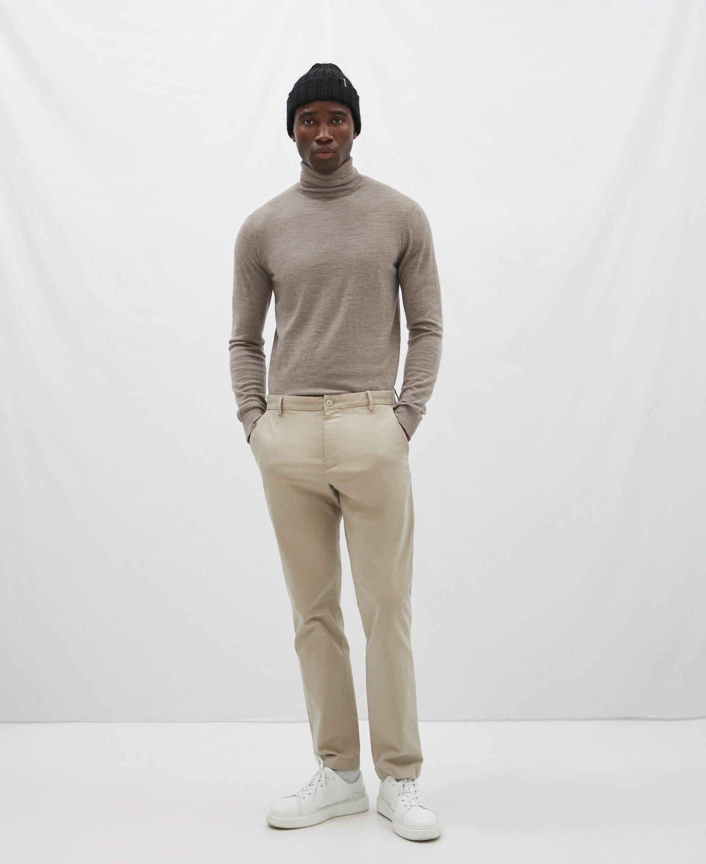 Jersey cuello alto en lana merino image number 1