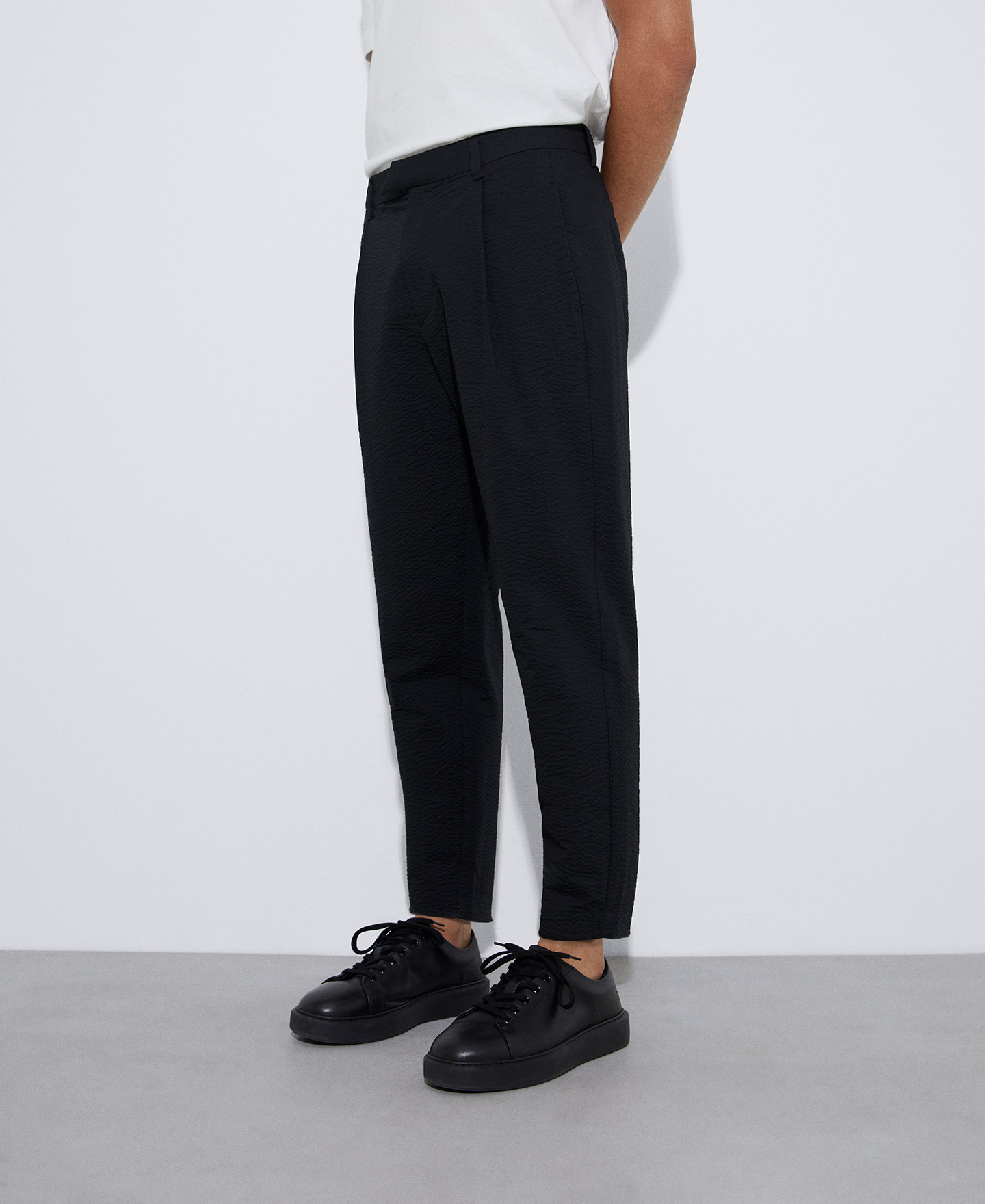 Pantalón chino en seersucker algodón image number 0