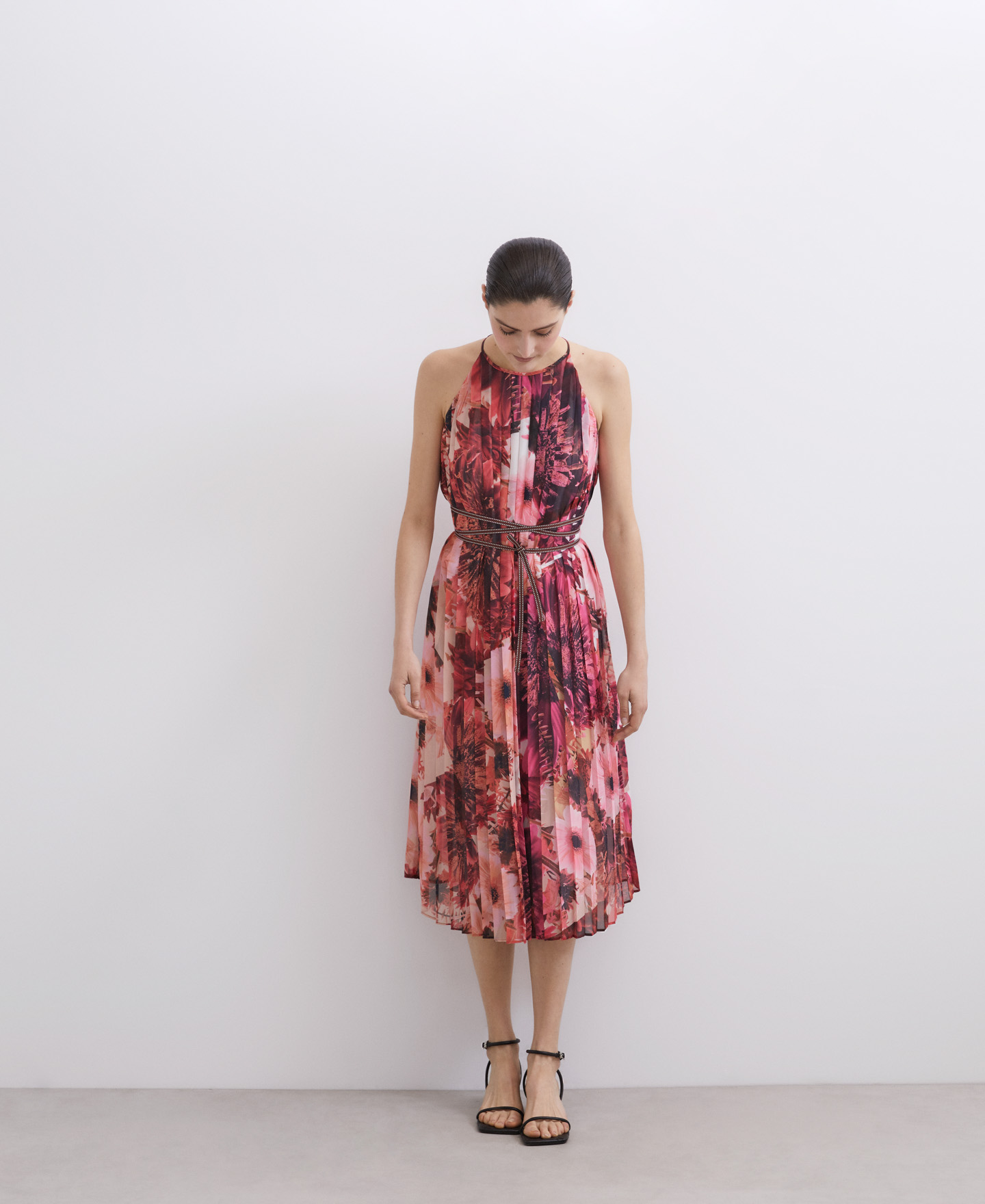 Vestido estampado escote halter image number 3