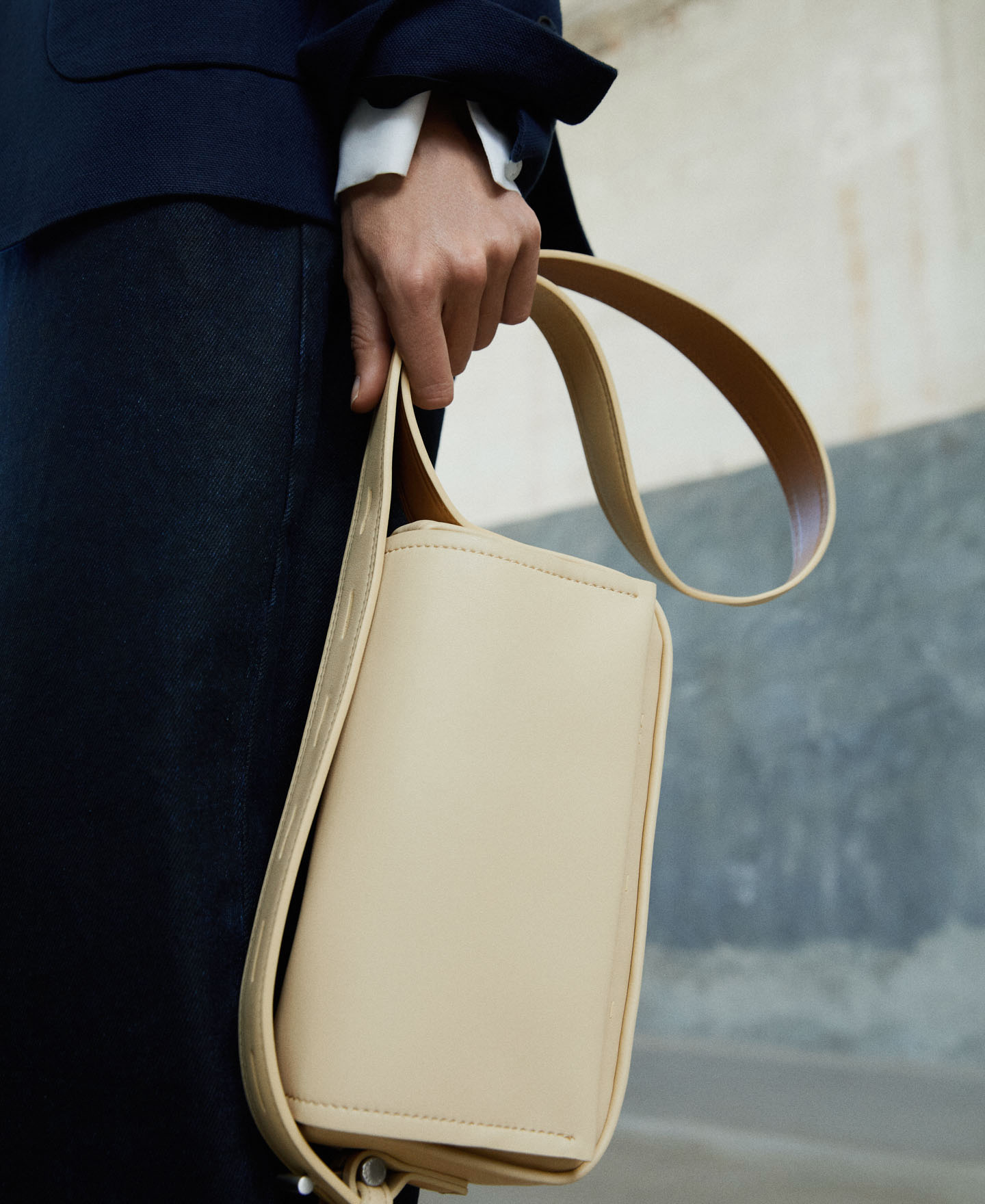 Smooth texture small shoulder bag image number 5