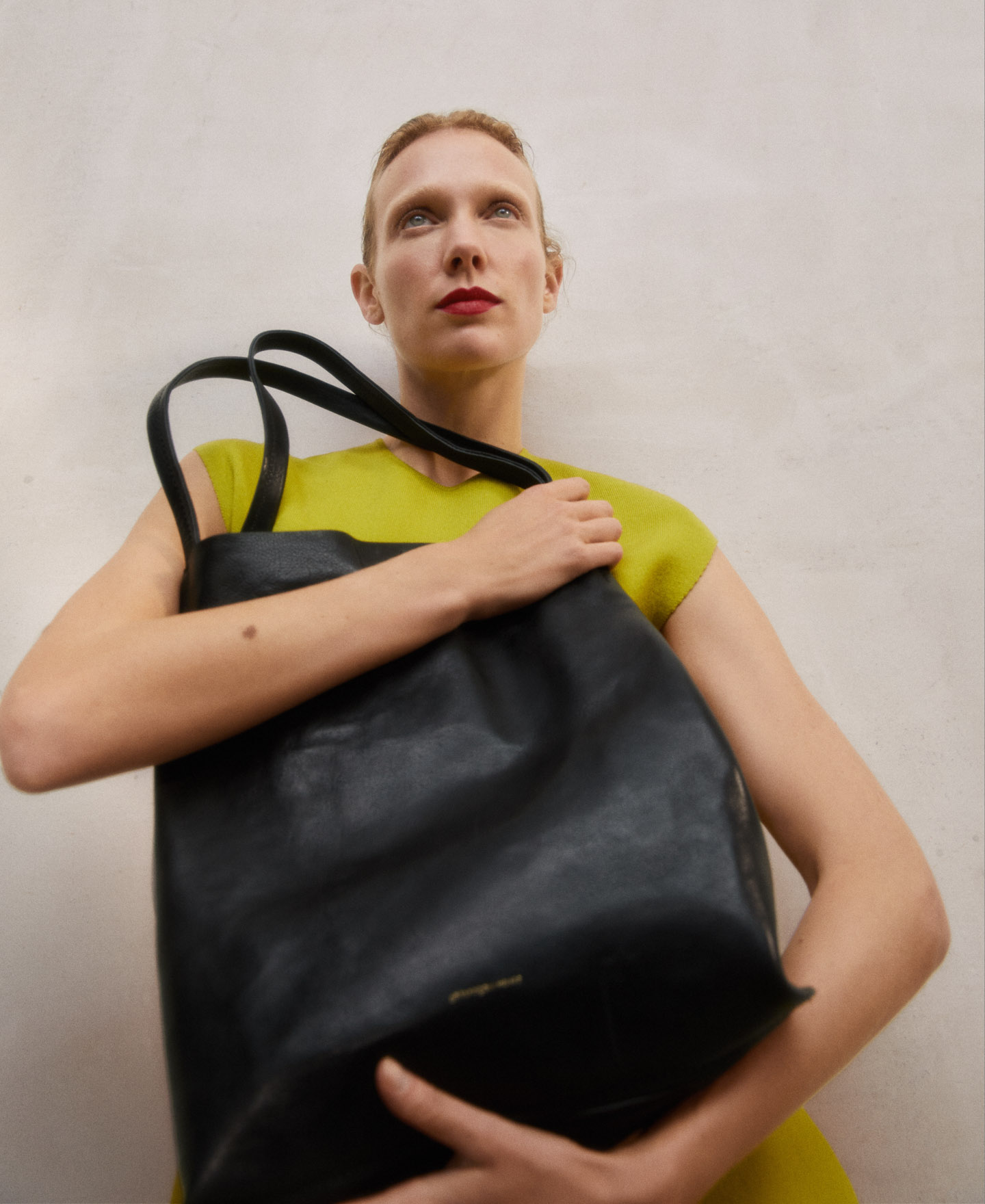 Maxi shopper en piel vaqueta image number 4
