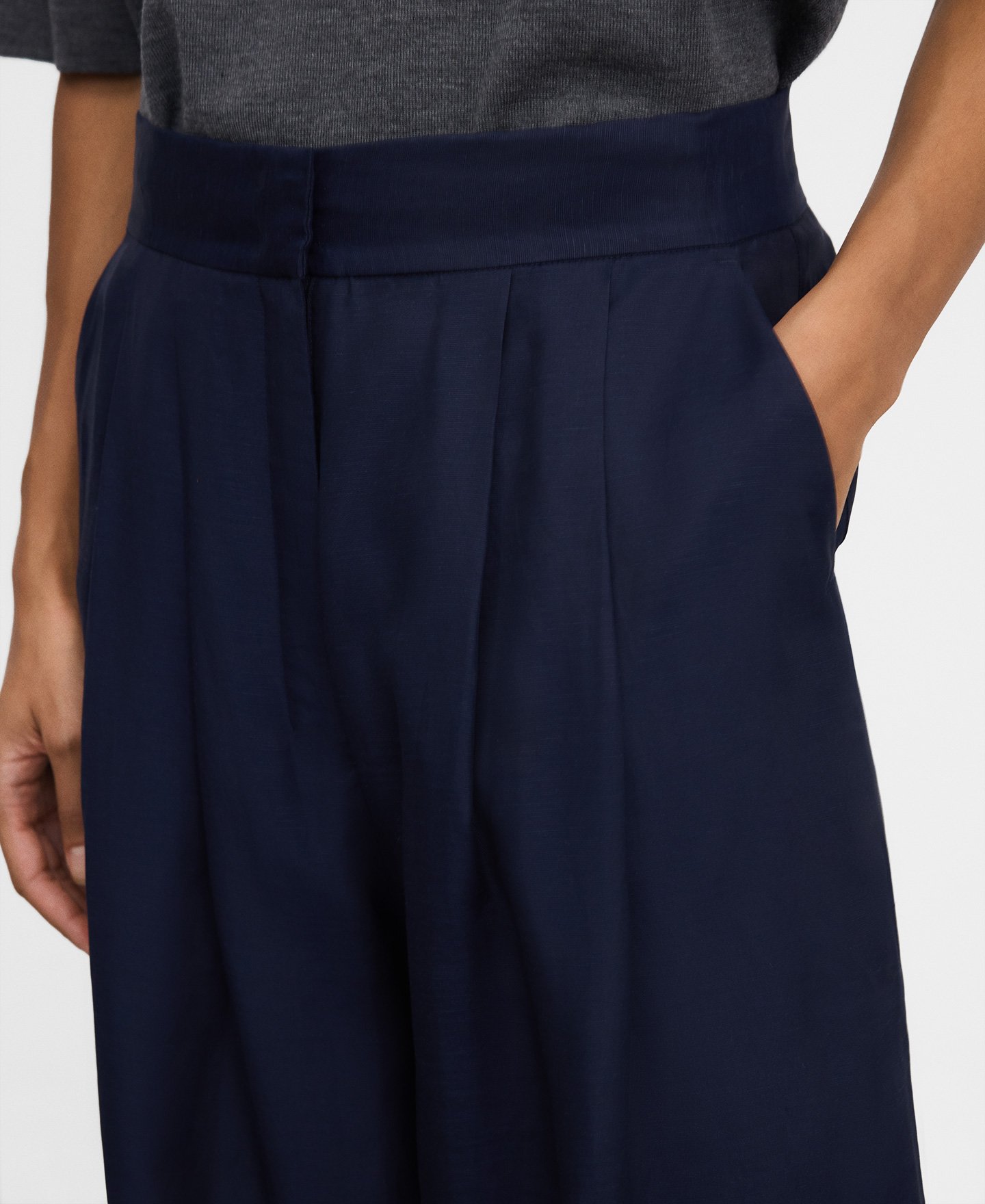 Double-pleat wide-leg trousers image number 3