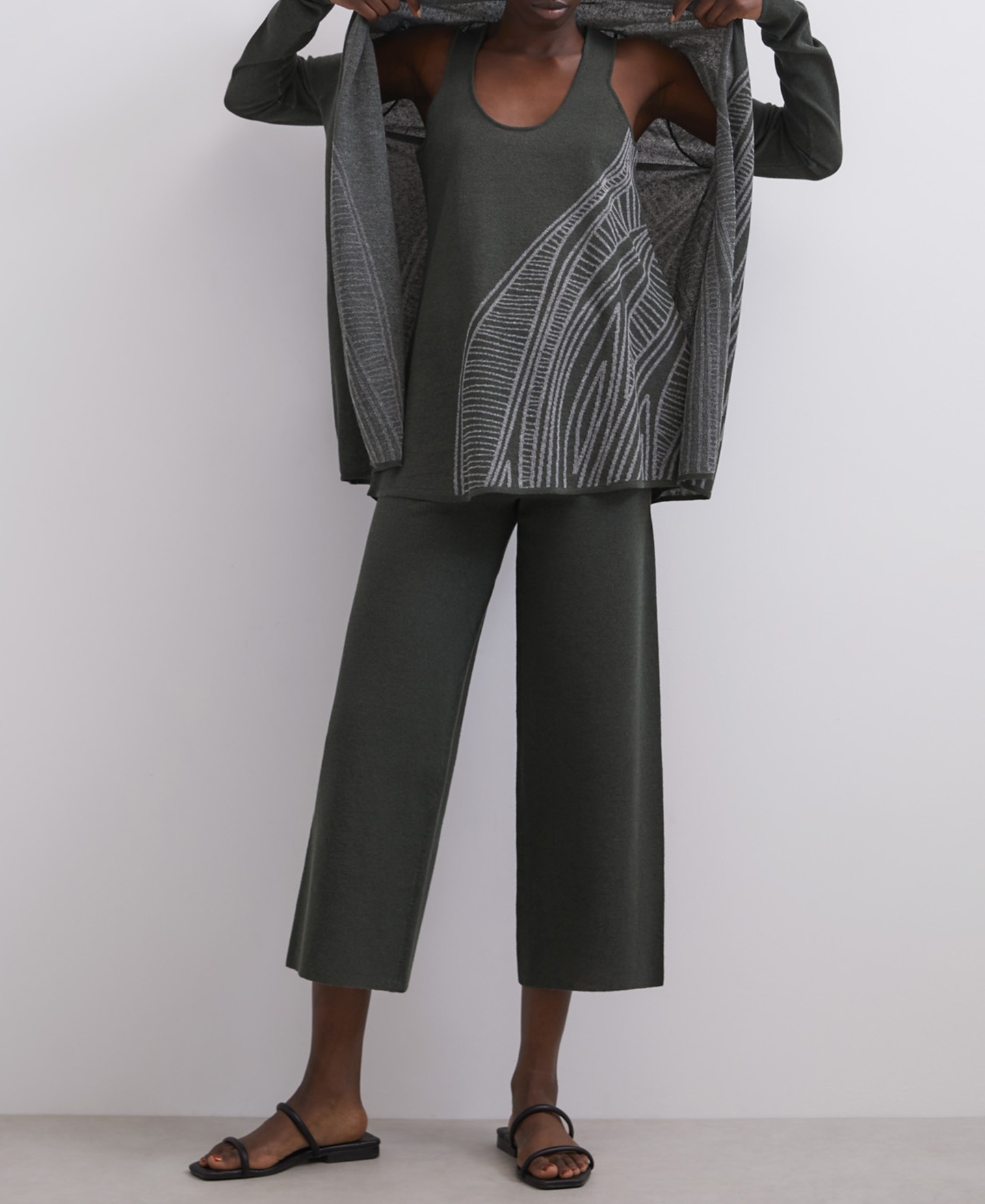 Green top in linen jacquard image number 3