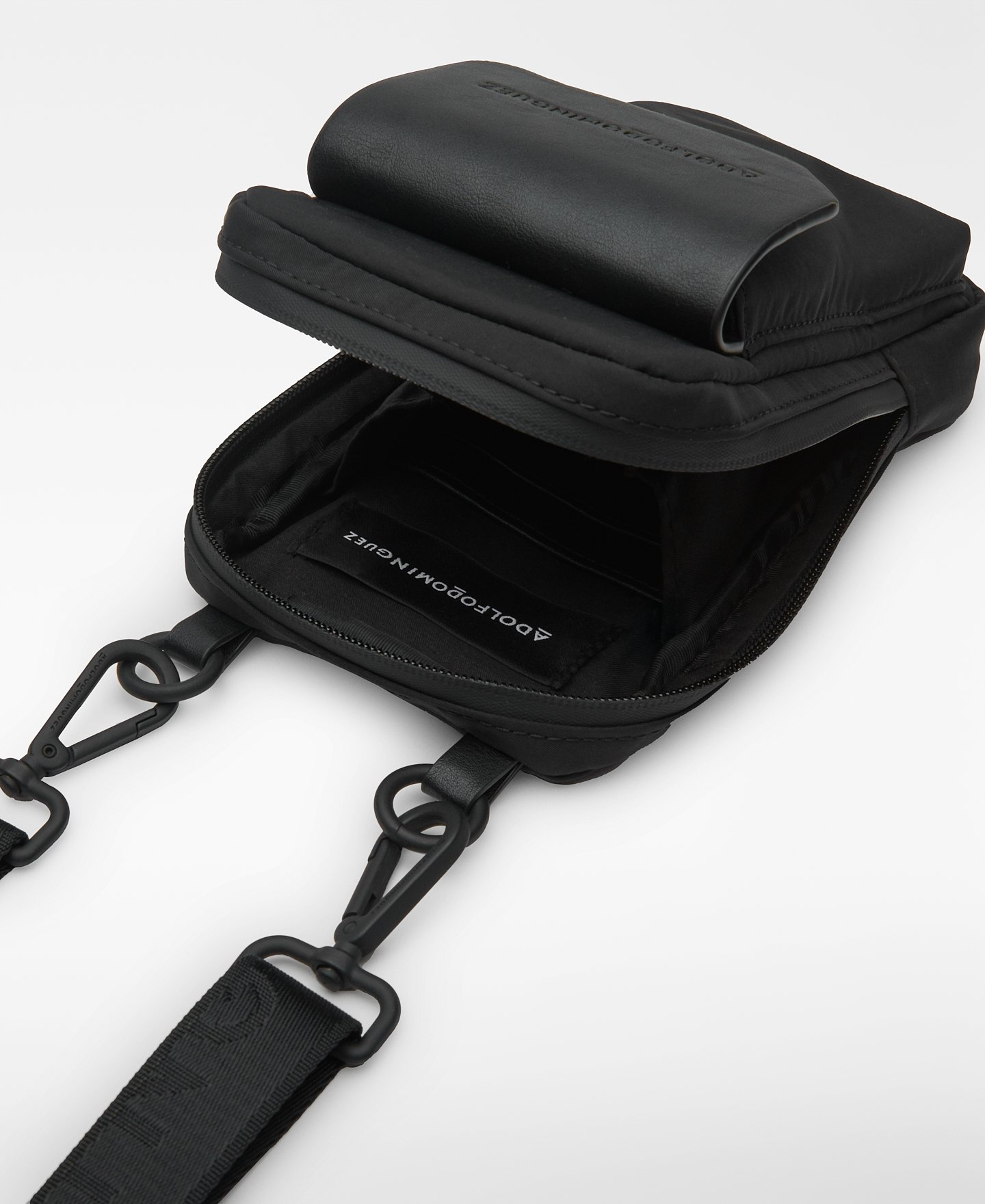 黒いフラップ付き携帯電話ホルダー(紳士用) image number 2