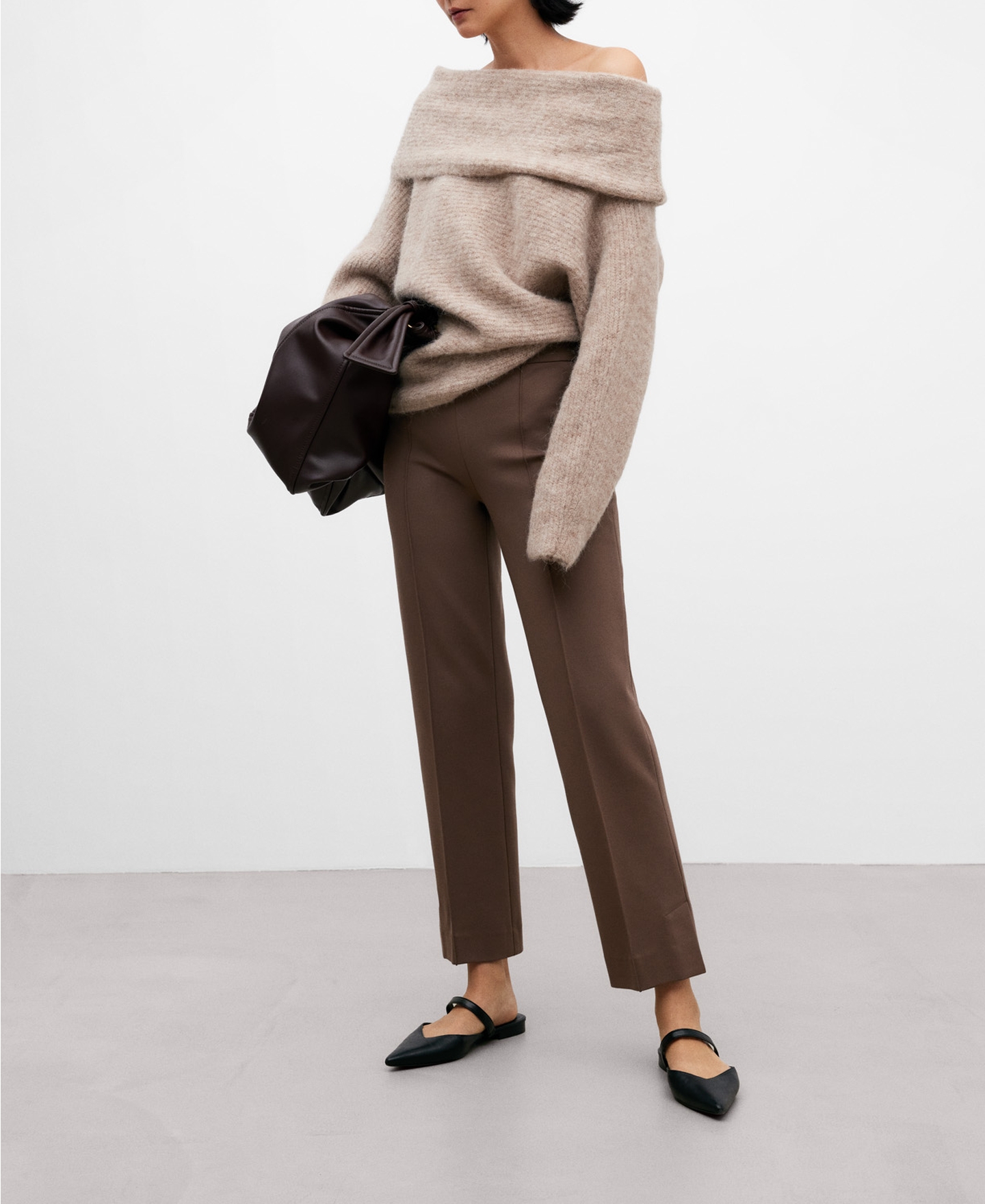 Ankle-length slim fit trousers for women image number 1
