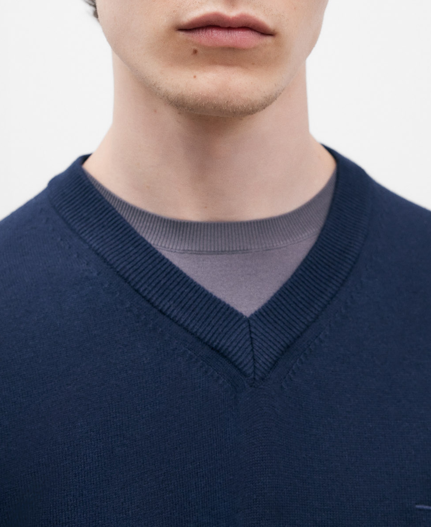 V-neck cotton sweater for men image number 3